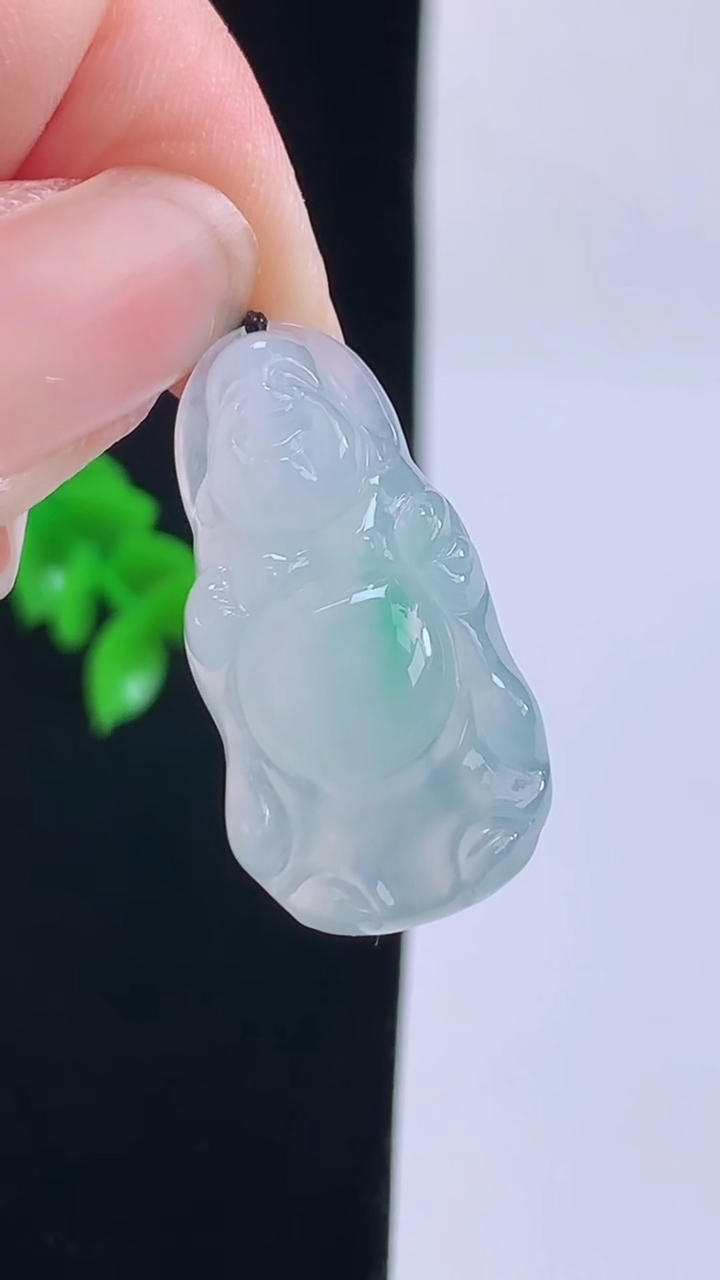 天然A货翡翠佛公吊坠，尺寸22.8-14-5.8重量:4.10g
8月30日