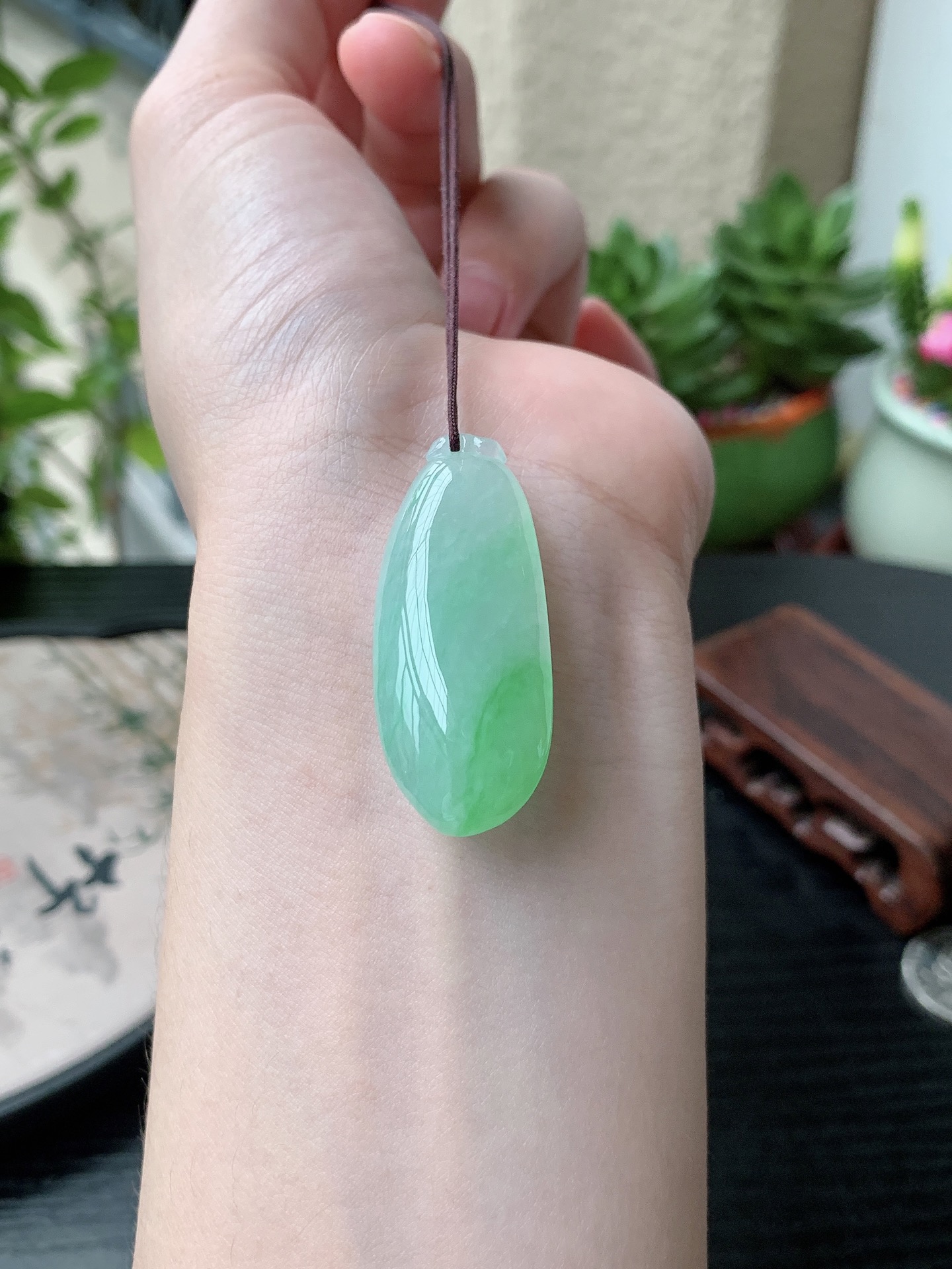 老坑冰种胶感飘阳绿福瓜吊坠,裸石尺寸:39.2-16.5-10mm