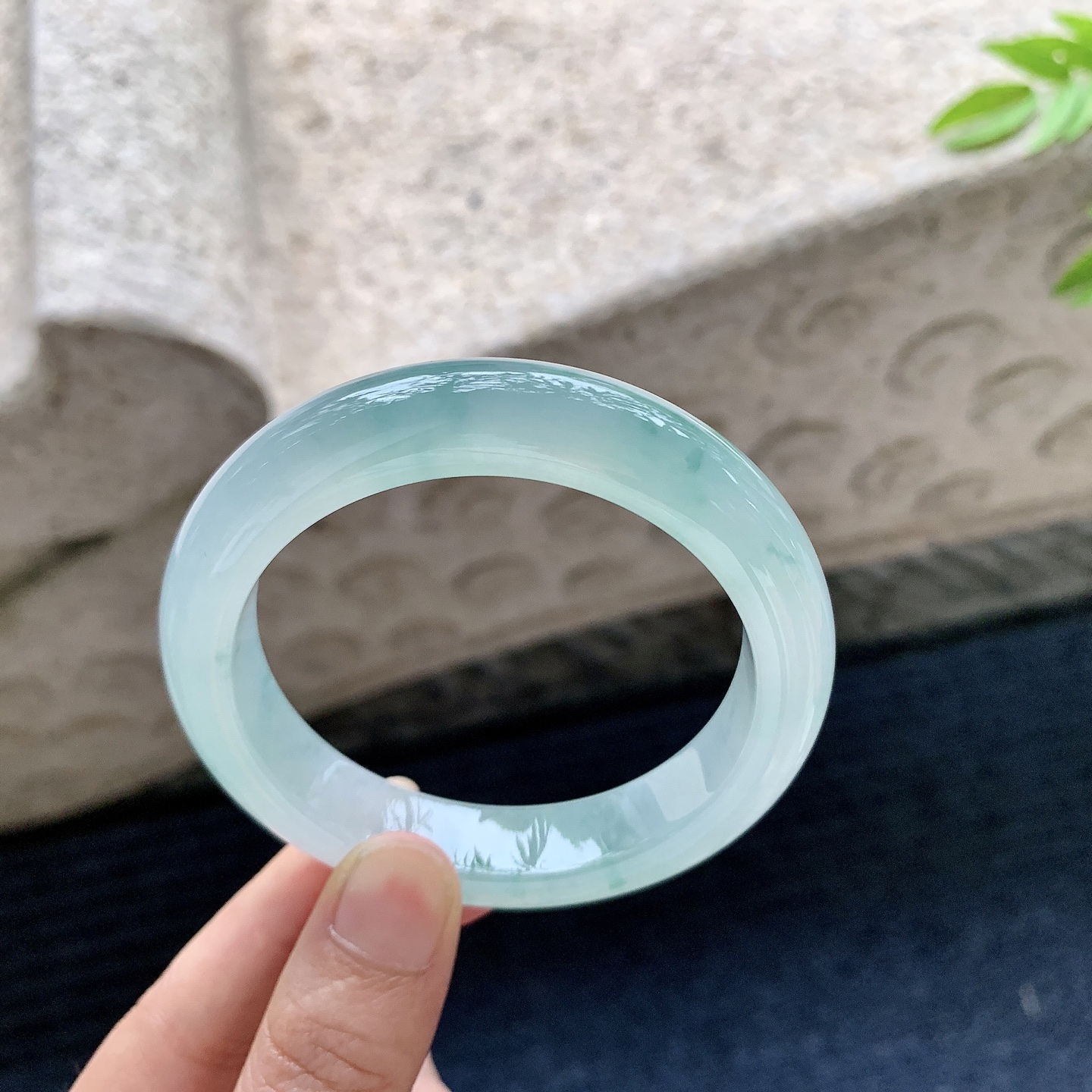 正圈54 55，圈口55.4/12.3/9.2，编码T6080138，冰糯飘花，清透，水润，种老，细腻，无裂。