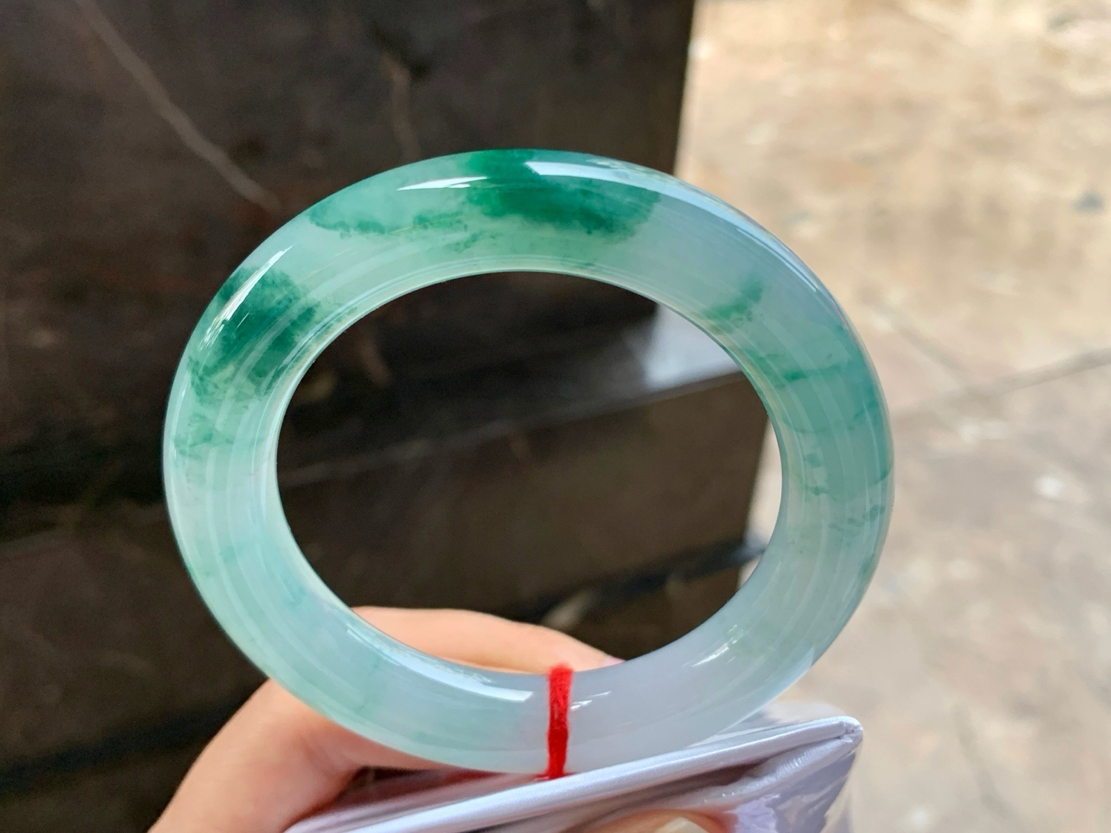 55.5-11.9
飘花圆条手镯^_^鲜艳