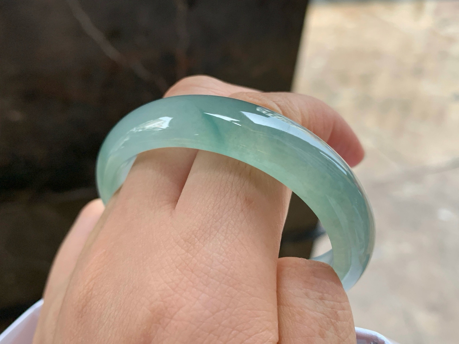 52.6-13.2-6.5
冰蓝贵妃手镯^_^冰透 水润 正圈50可以带