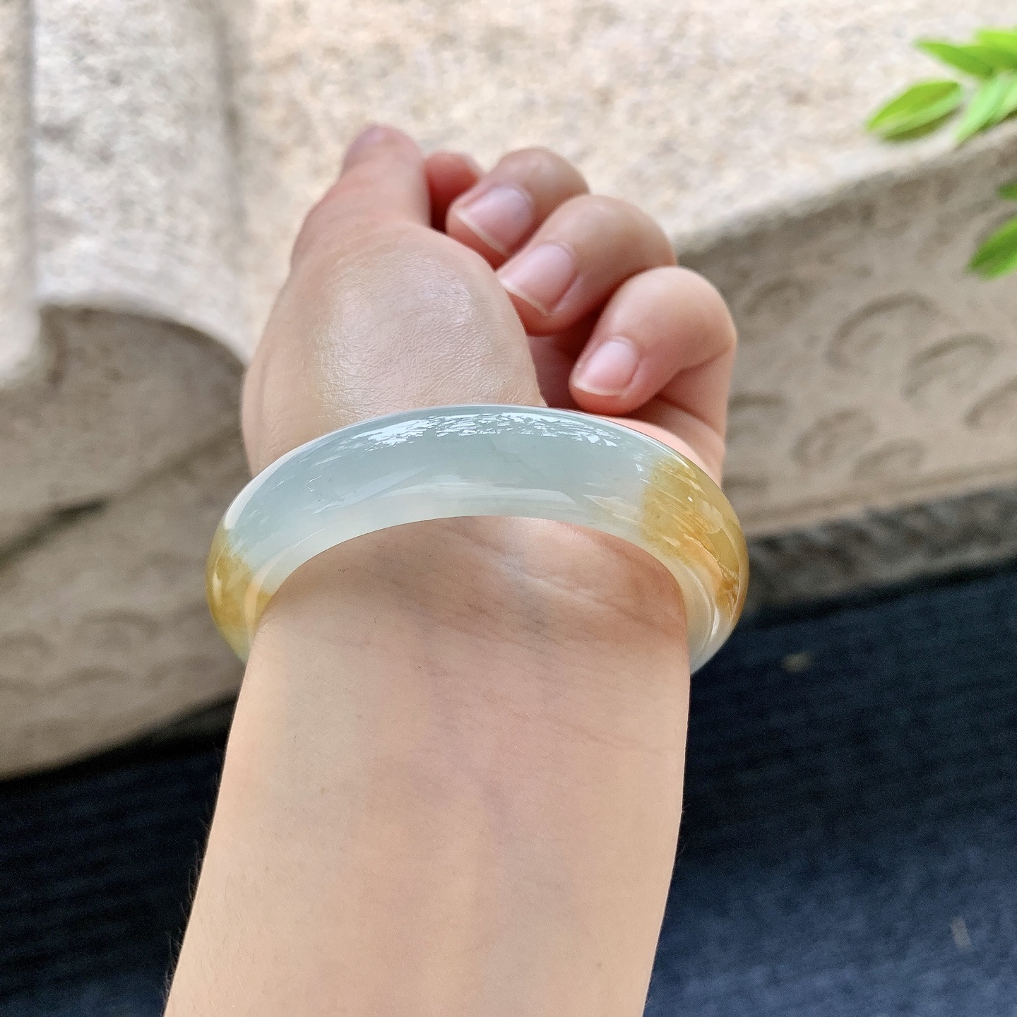 糯冰飘黄翡，水润，种老，细腻，有纹线