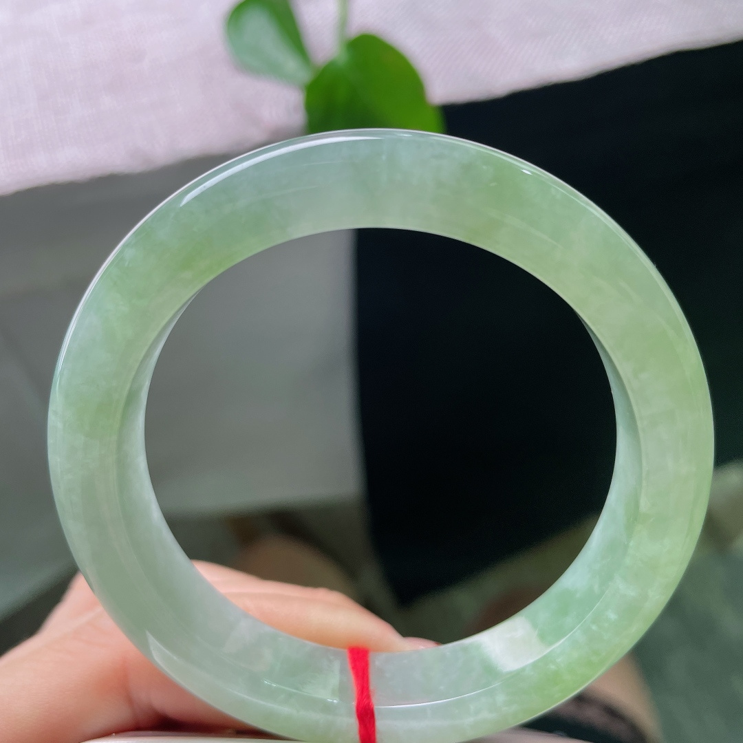 青草绿正圈，冰润细腻，清雅苑苑，无裂，56632a