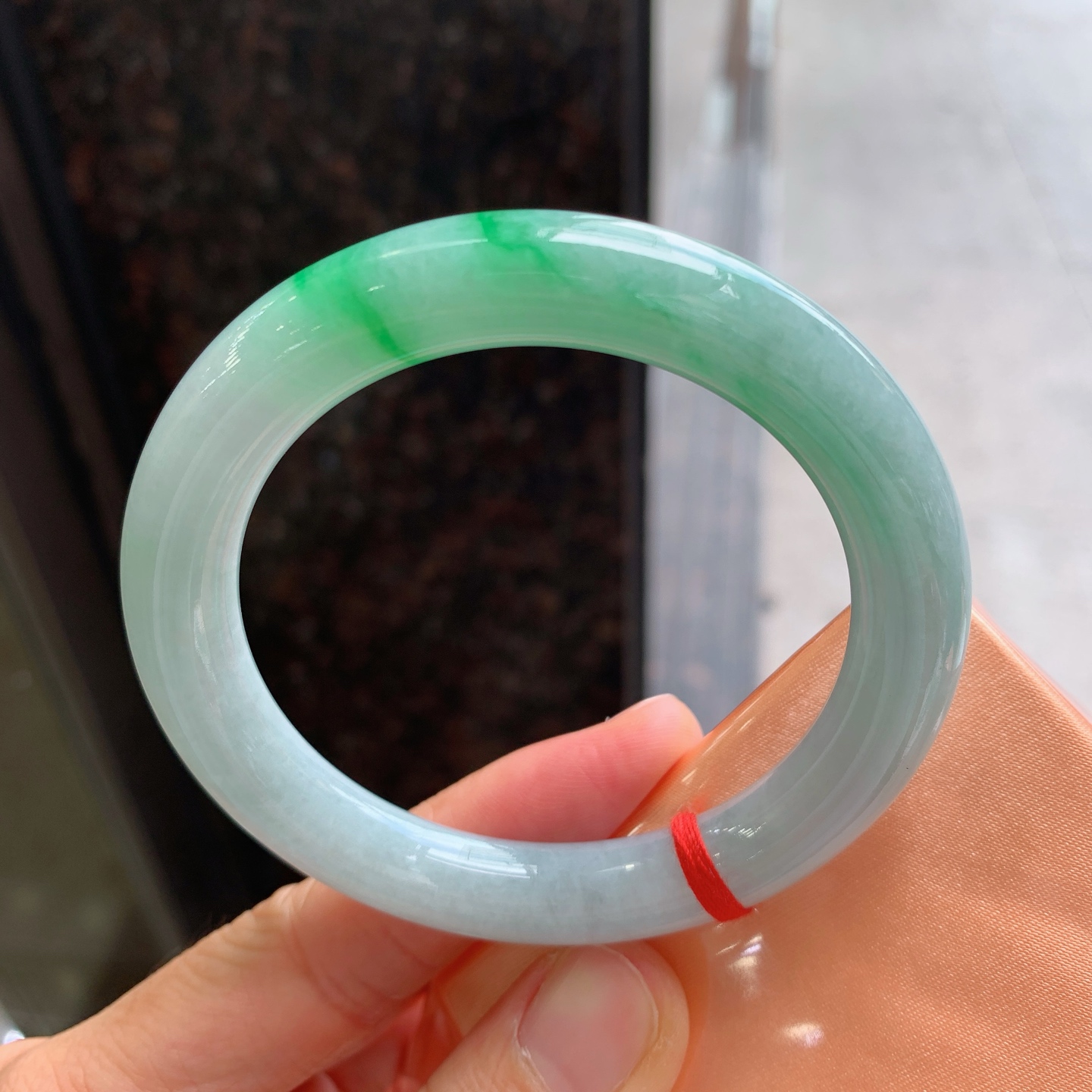 圆条飘绿 微细纹 尺寸：55.7/10.1 卖色啦