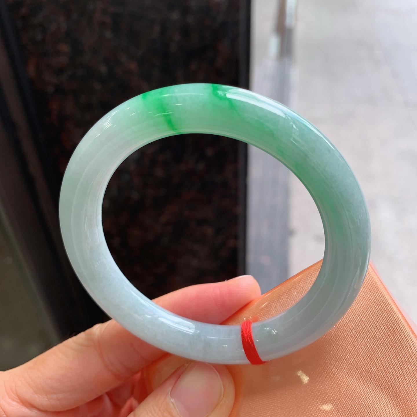 圆条飘绿 微细纹 尺寸：55.7/10.1 卖色啦