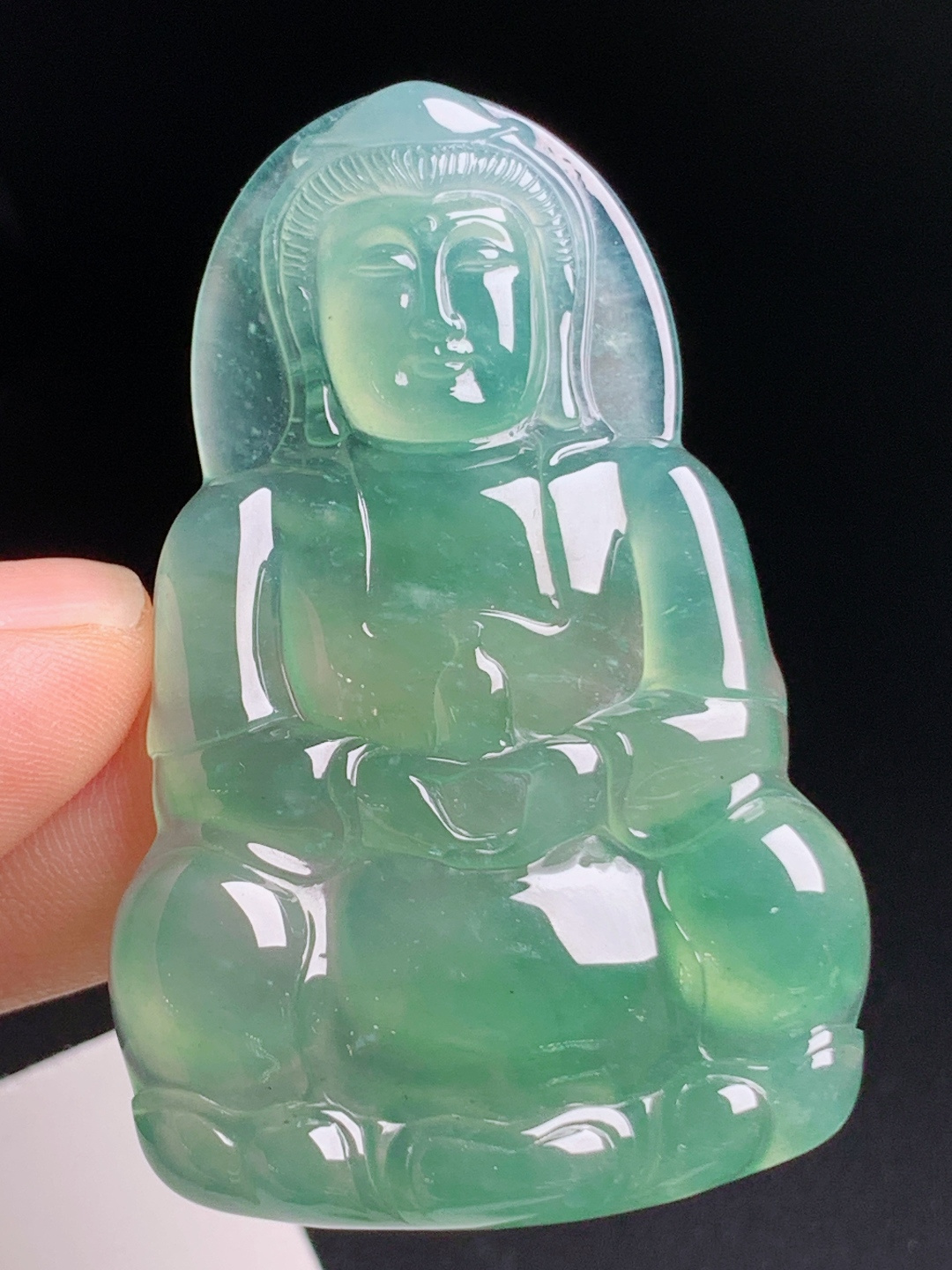高冰湖水绿观音，种水通透胶感十足，雕工端庄肃穆