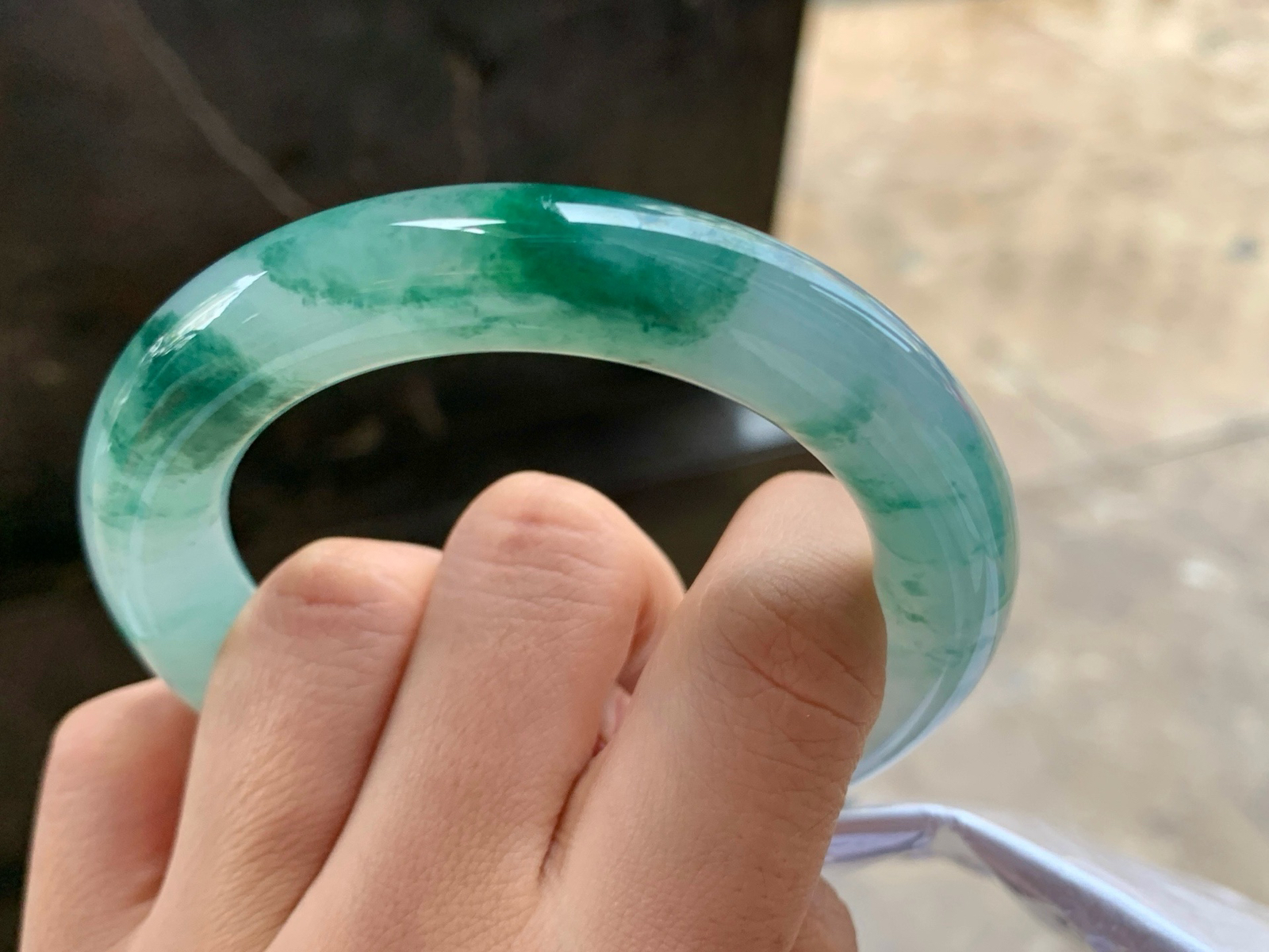 55.5-11.9
飘花圆条手镯^_^鲜艳
