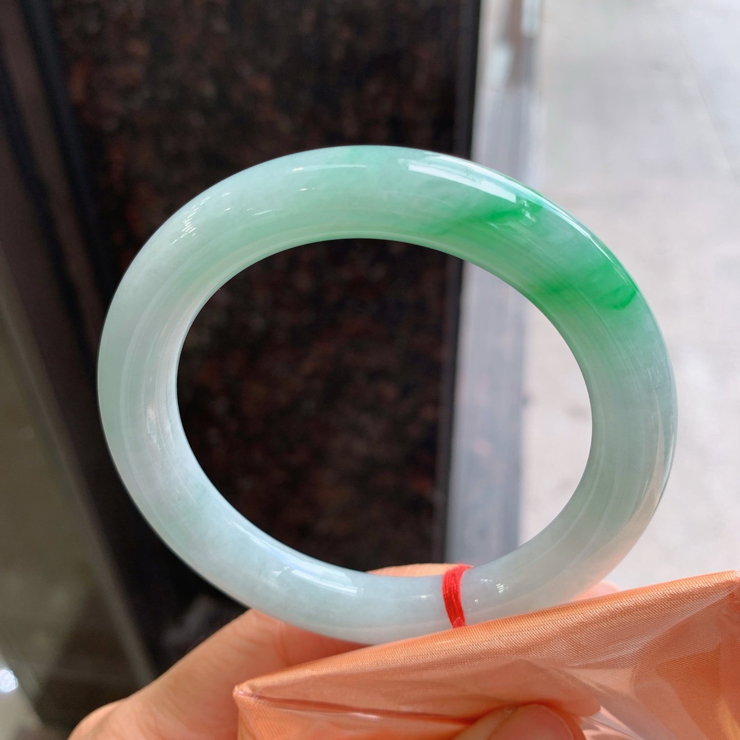 圆条飘绿 微细纹 尺寸：55.7/10.1 卖色啦