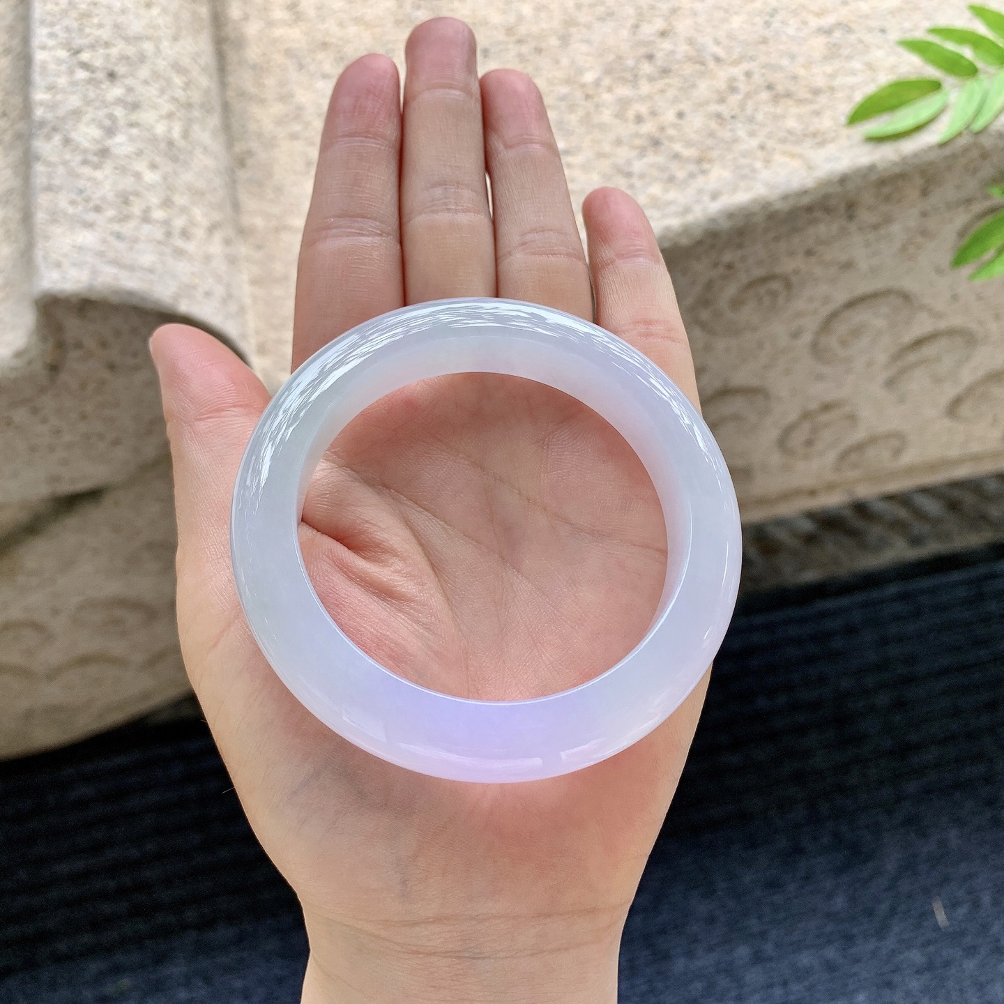 正圈54 55，圈口55.6/11.7/9.7，编码GN080133，冰糯种，水润，种老，细腻，无裂