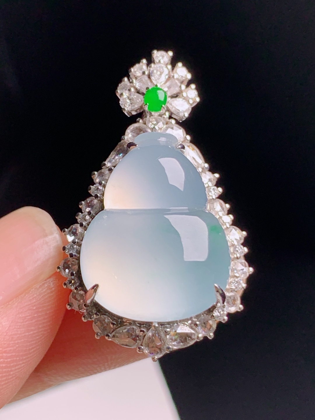 高冰葫芦吊坠，冰透起光版型饱满，满钻镶嵌轻奢显贵，裸石18.1-14.5-632-18.6-13.3