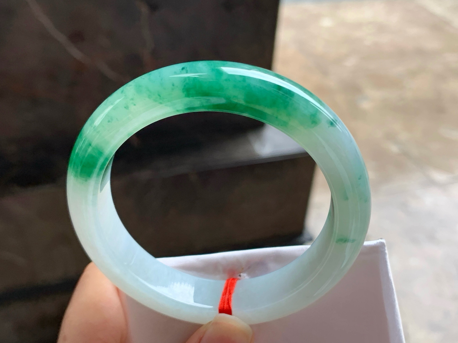 55.5-12.5-8.8
绿花手镯^_^鲜艳 细腻