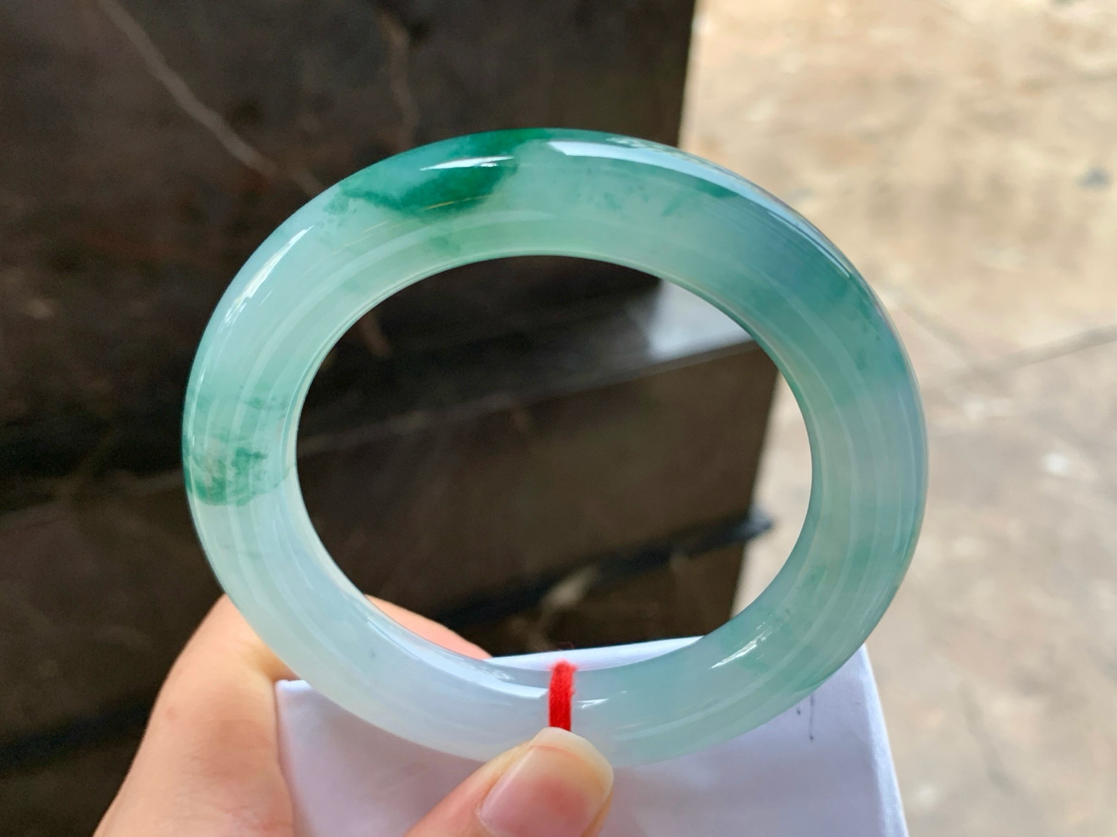 55.5-11.9
飘花圆条手镯^_^鲜艳