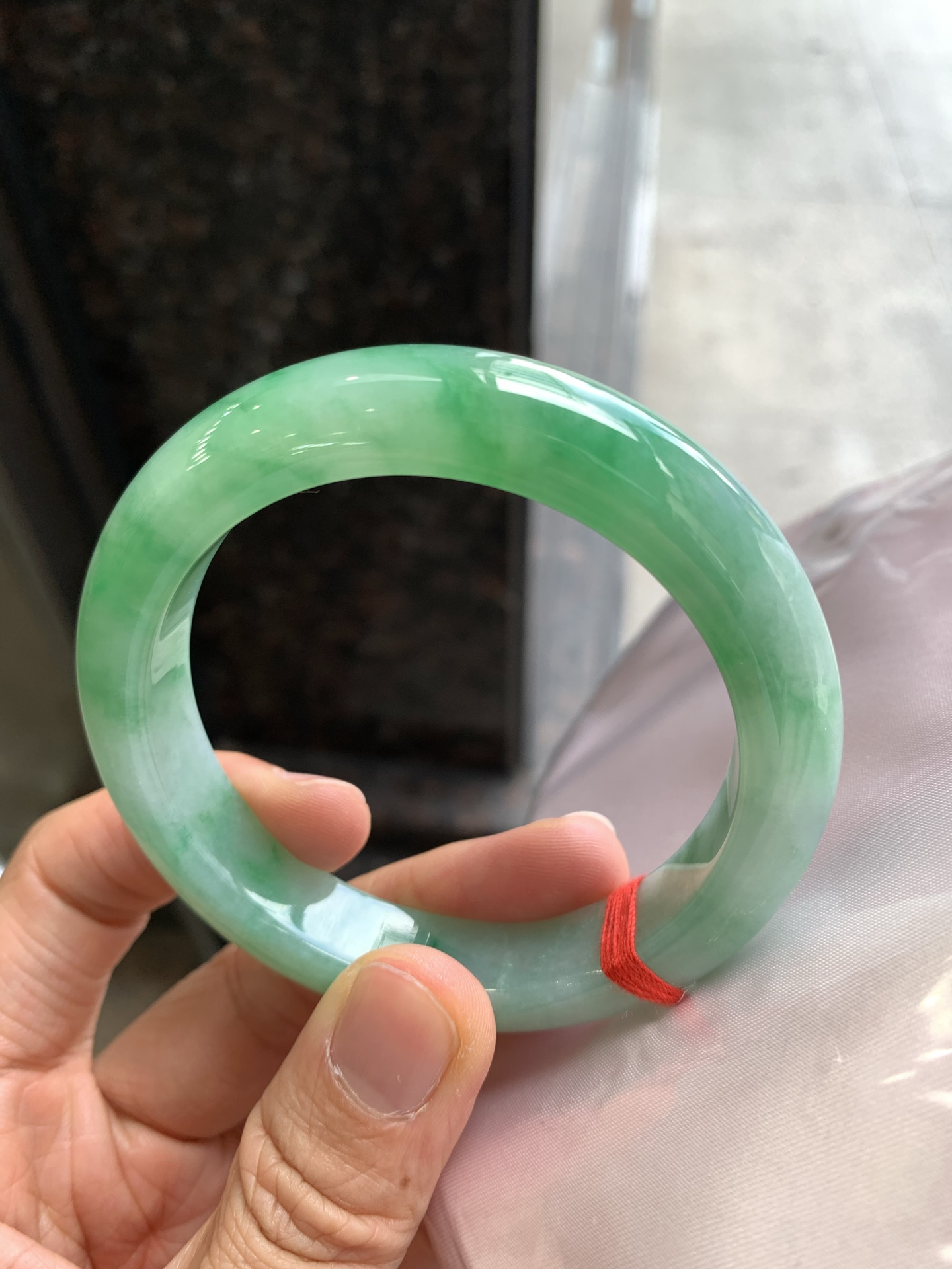 正圈飘绿 微细纹 尺寸：58/12.3/9.3 色好