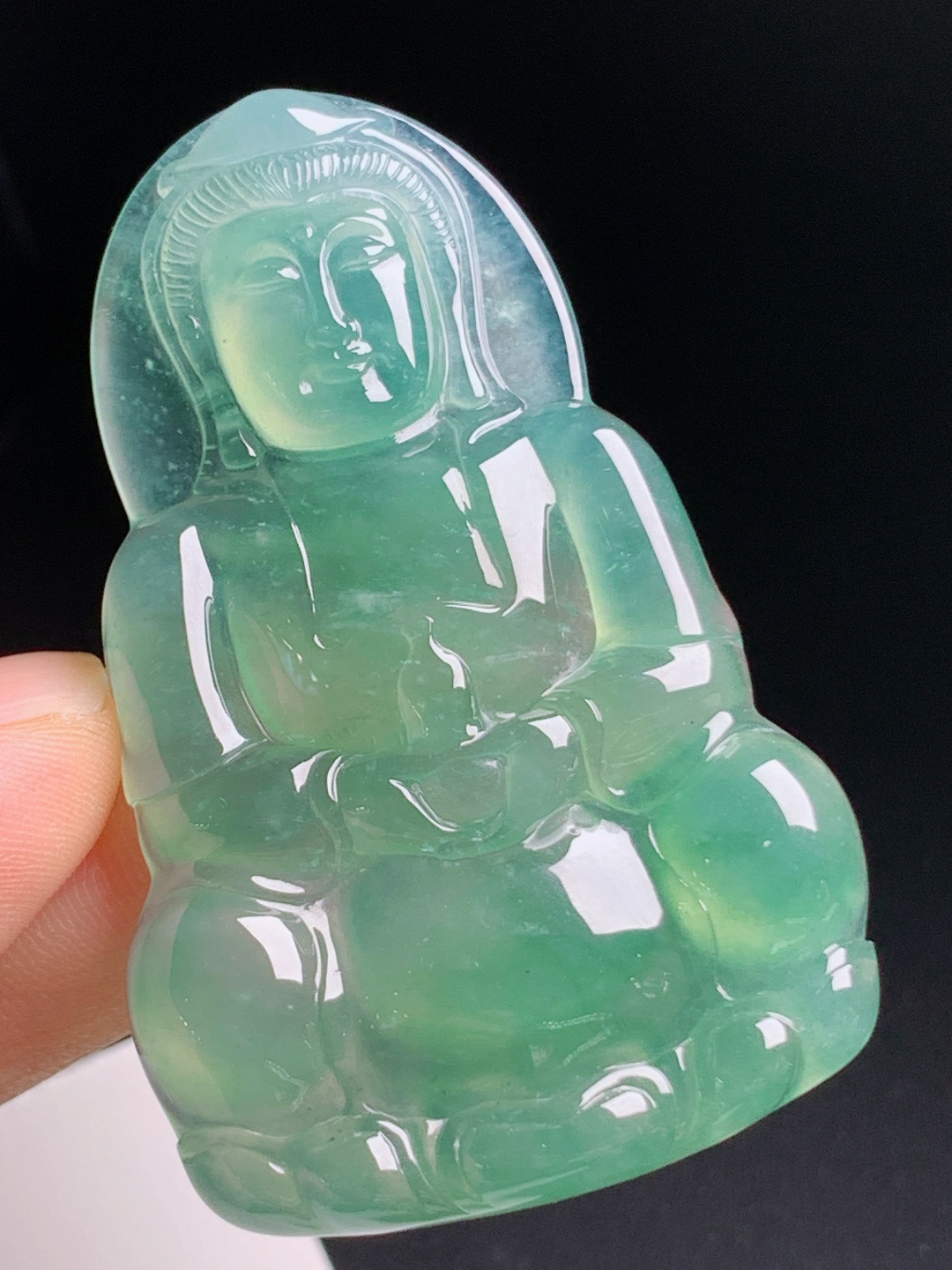 高冰湖水绿观音，种水通透胶感十足，雕工端庄肃穆