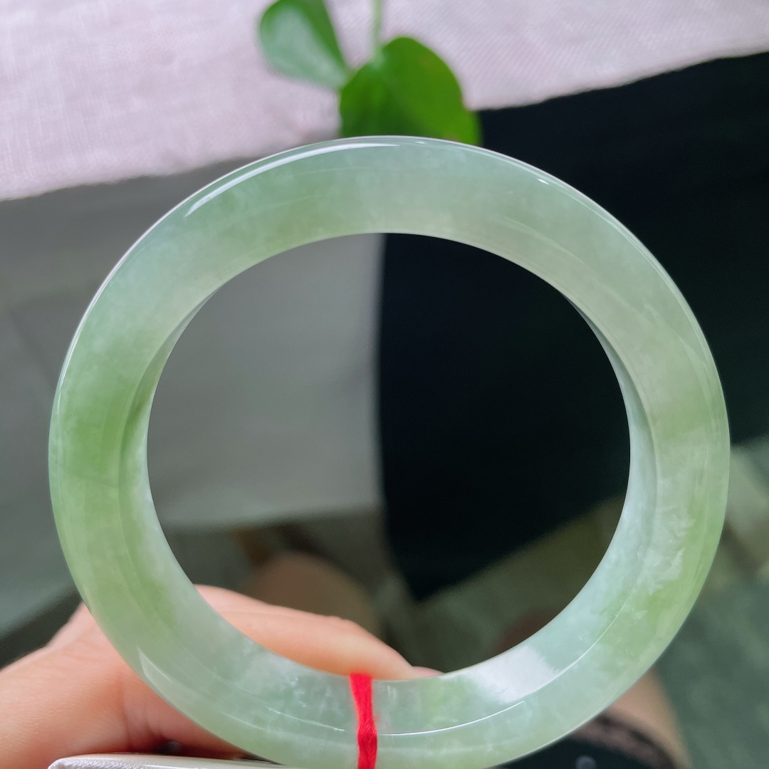 青草绿正圈，冰润细腻，清雅苑苑，无裂，56632a