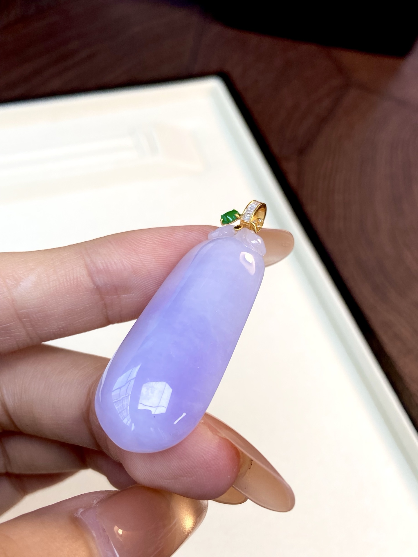 冰紫福瓜吊坠，清韵贵气，瓜型饱满丰腴，呱呱来财，自留或送长辈都超合适：47.4，裸石：40.8-17.3-11.3mm，无裂。