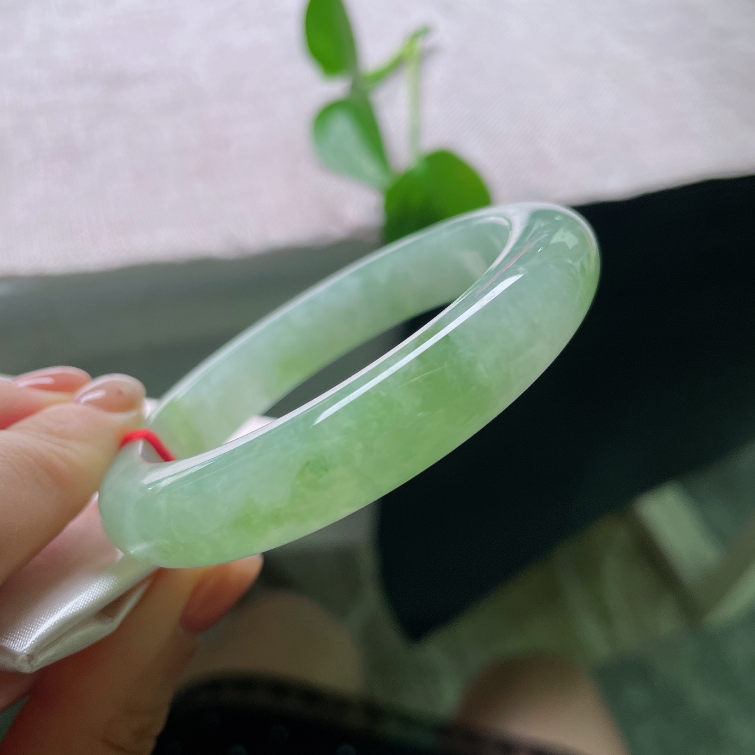 青草绿正圈，冰润细腻，清雅苑苑，无裂，56632a