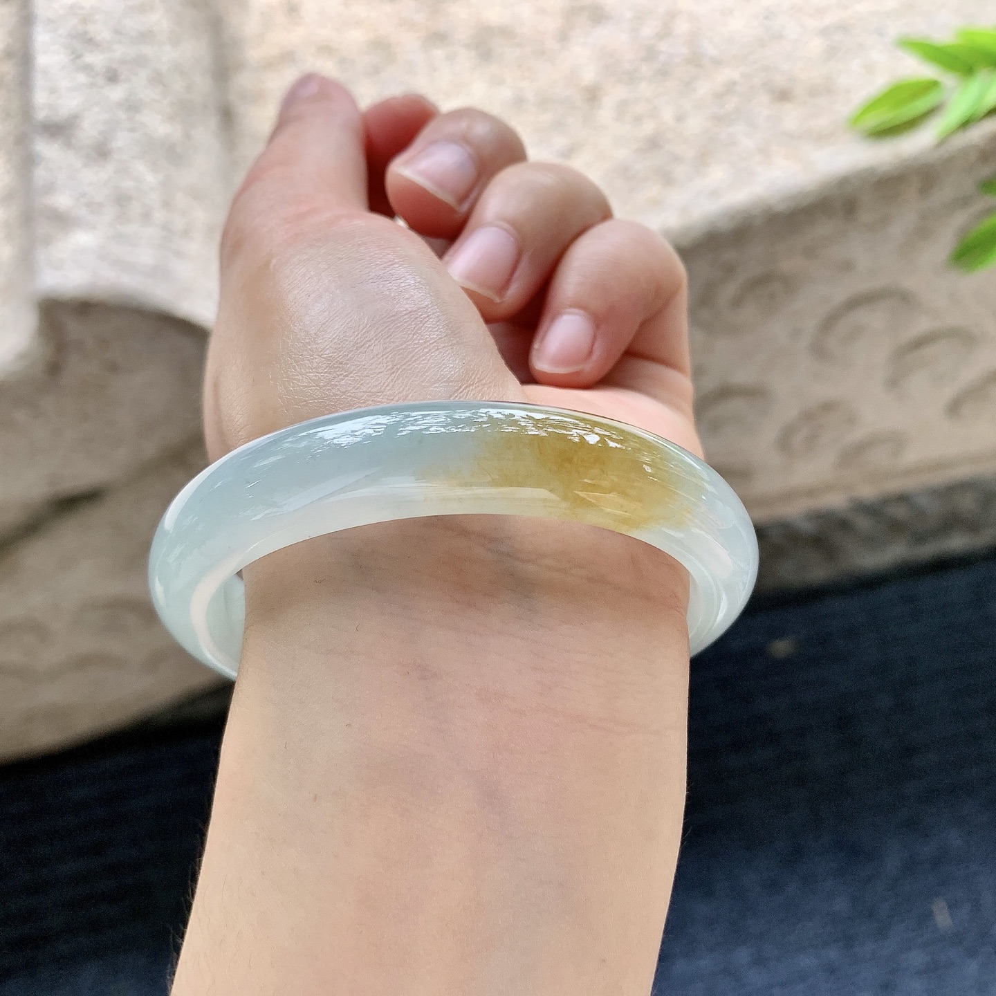 糯冰飘黄翡，水润，种老，细腻，有纹线