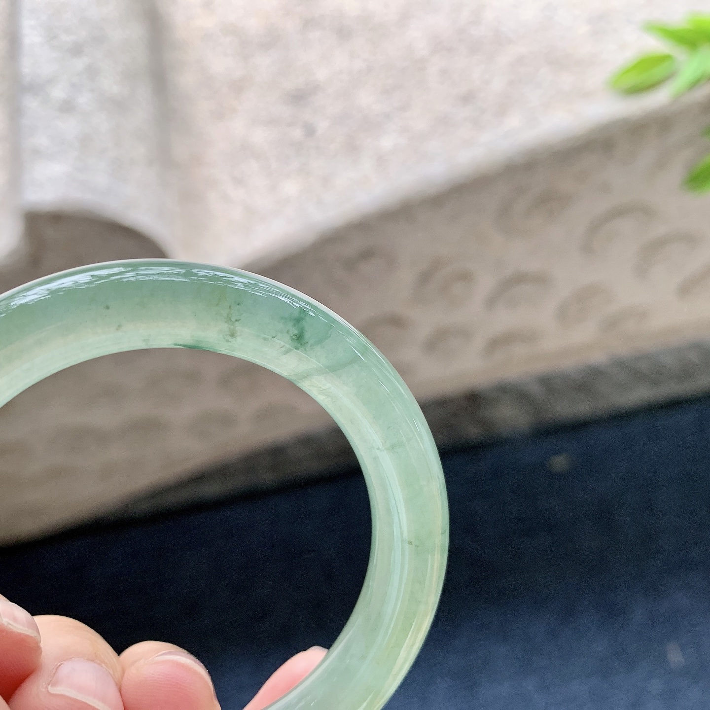 圆条50 51，圈口51.2/9.3/9.5，编码DZ080112，描述冰糯飘黄翡，水润，种老，细腻，有棉根