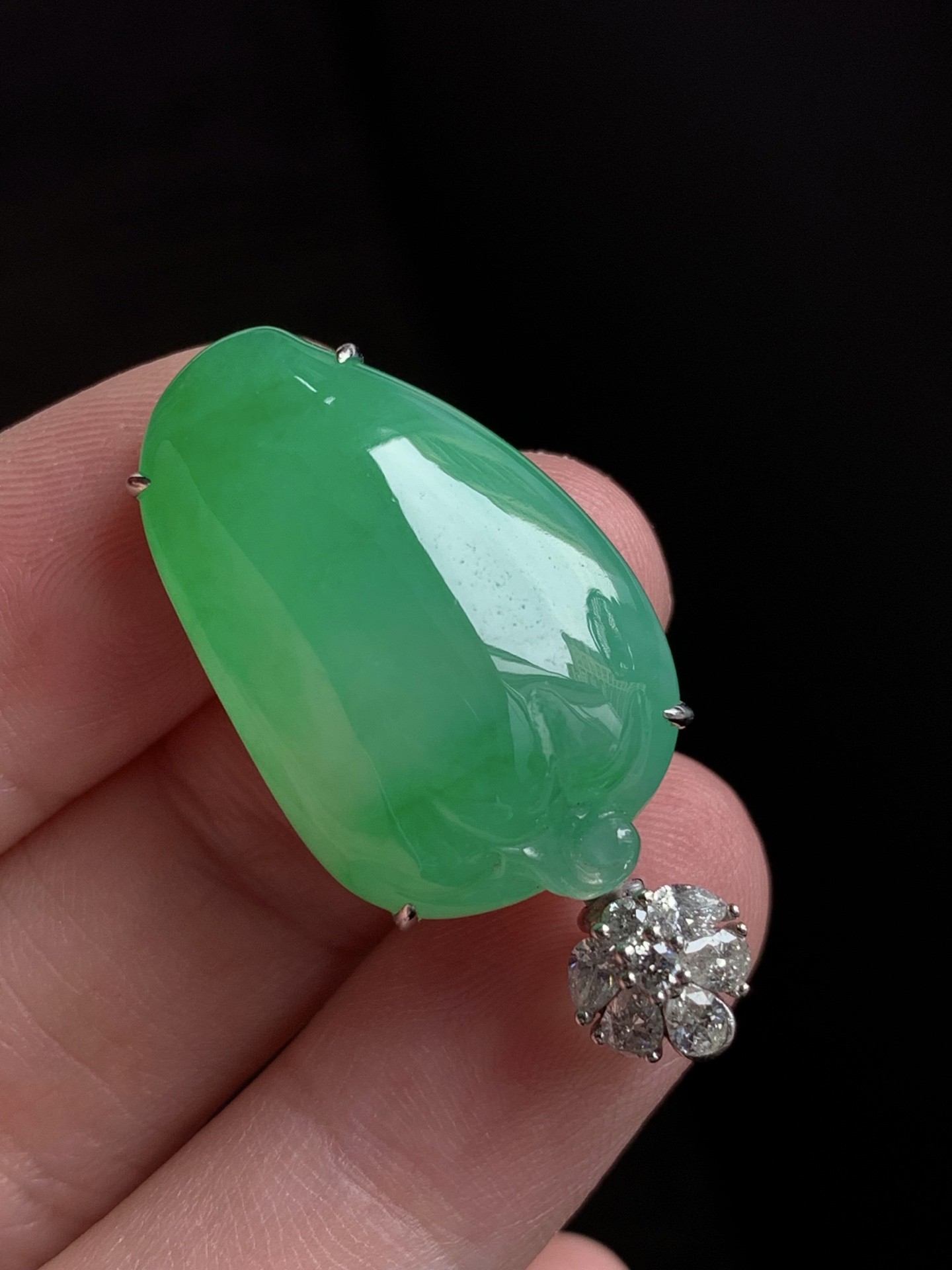 【18k金镶嵌福瓜吊坠】种老细腻，色阳浓郁起胶，尺寸：成品：32.7*15.8*8.8，裸石：25*16*5.7,a39731