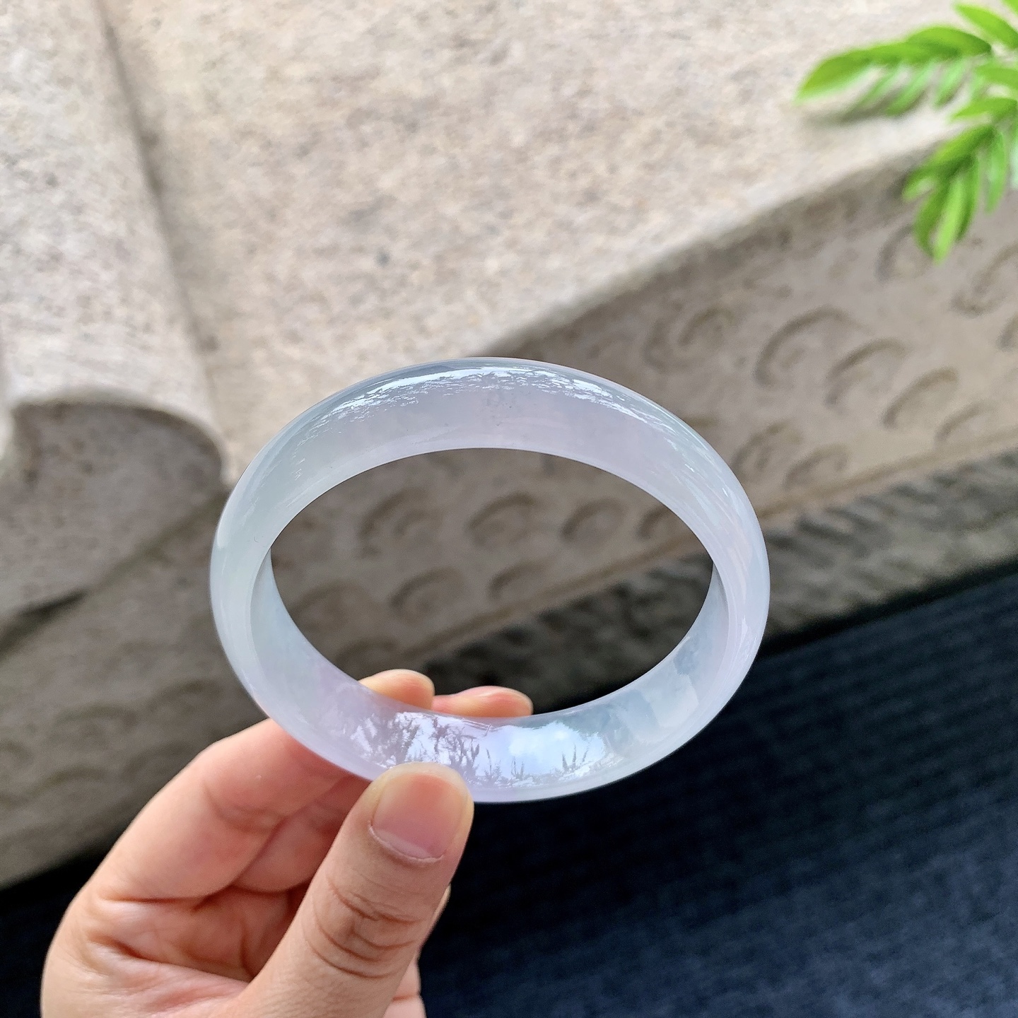 正圈57 58，圈口58/13.7/6.3，编码A1071784，描述冰糯，水润，种老，细腻，无裂。