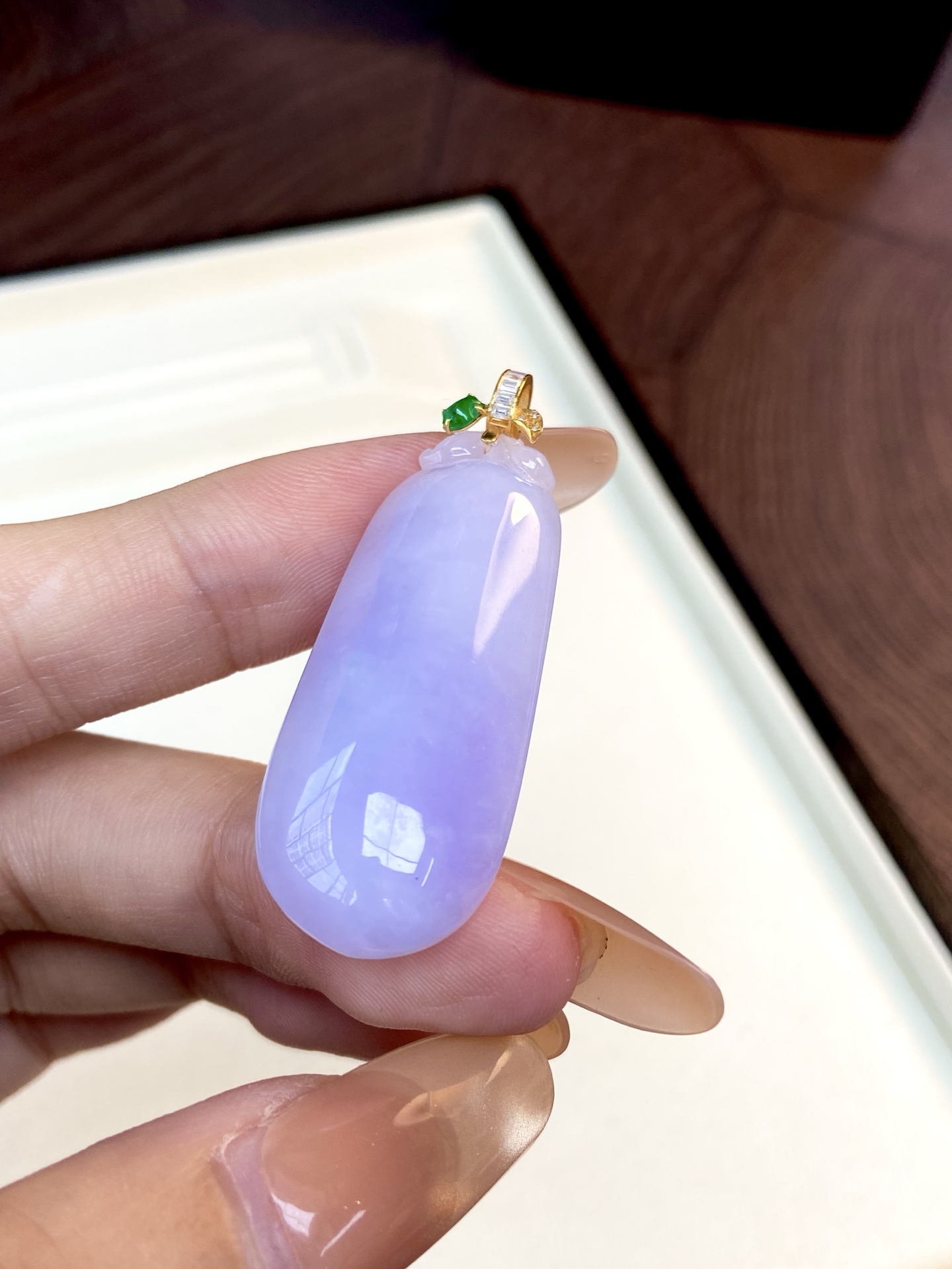冰紫福瓜吊坠，清韵贵气，瓜型饱满丰腴，呱呱来财，自留或送长辈都超合适：47.4，裸石：40.8-17.3-11.3mm，无裂。
