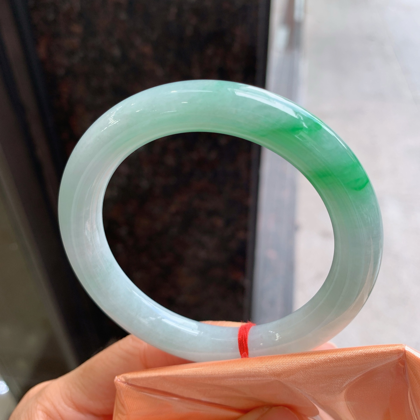 圆条飘绿 微细纹 尺寸：55.7/10.1 卖色啦