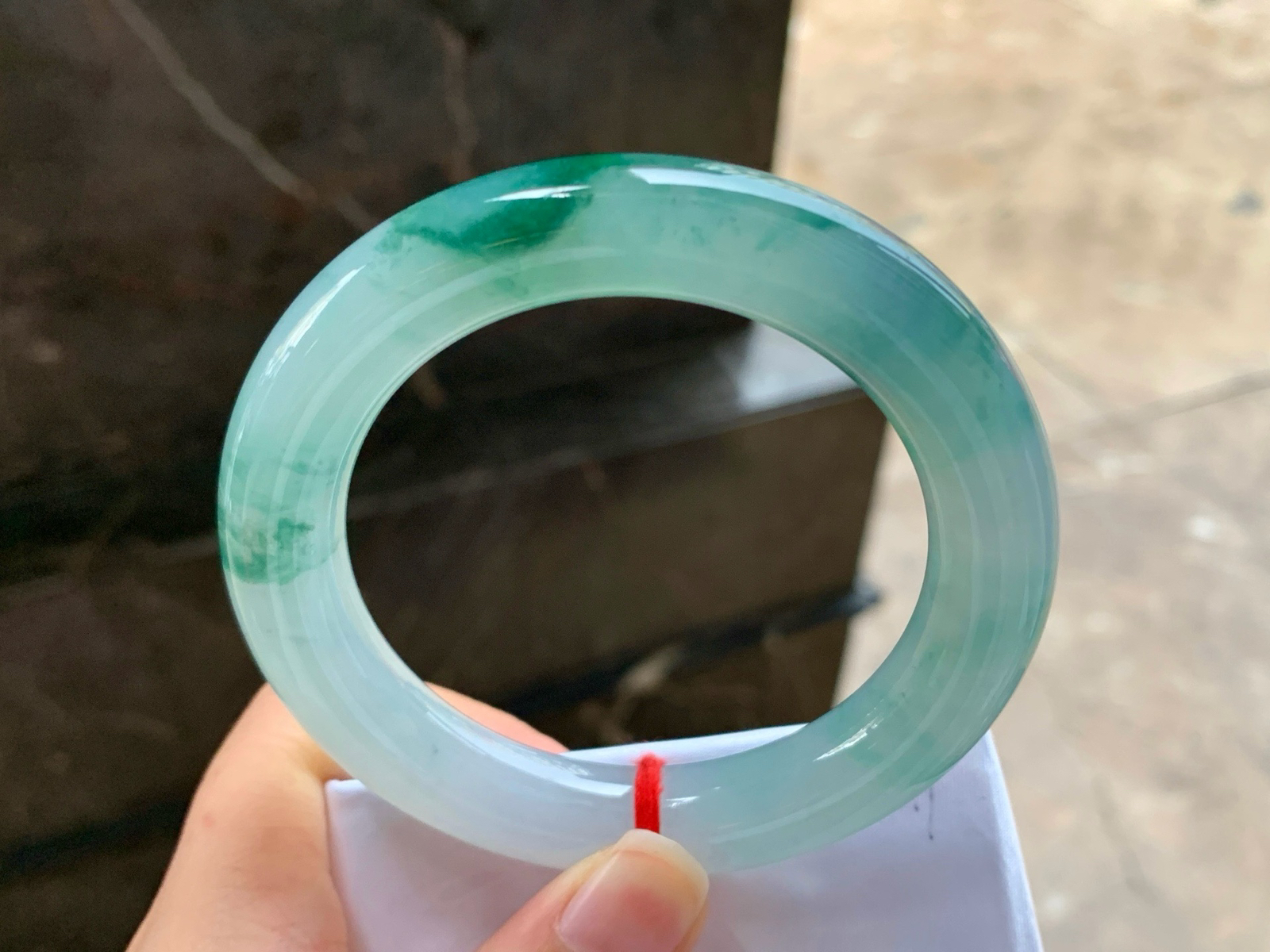 55.5-11.9
飘花圆条手镯^_^鲜艳