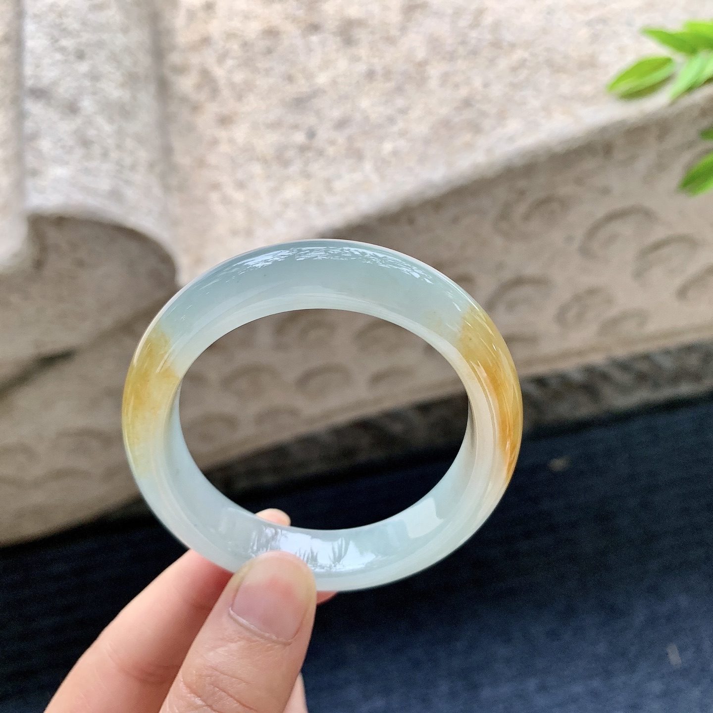 糯冰飘黄翡，水润，种老，细腻，有纹线