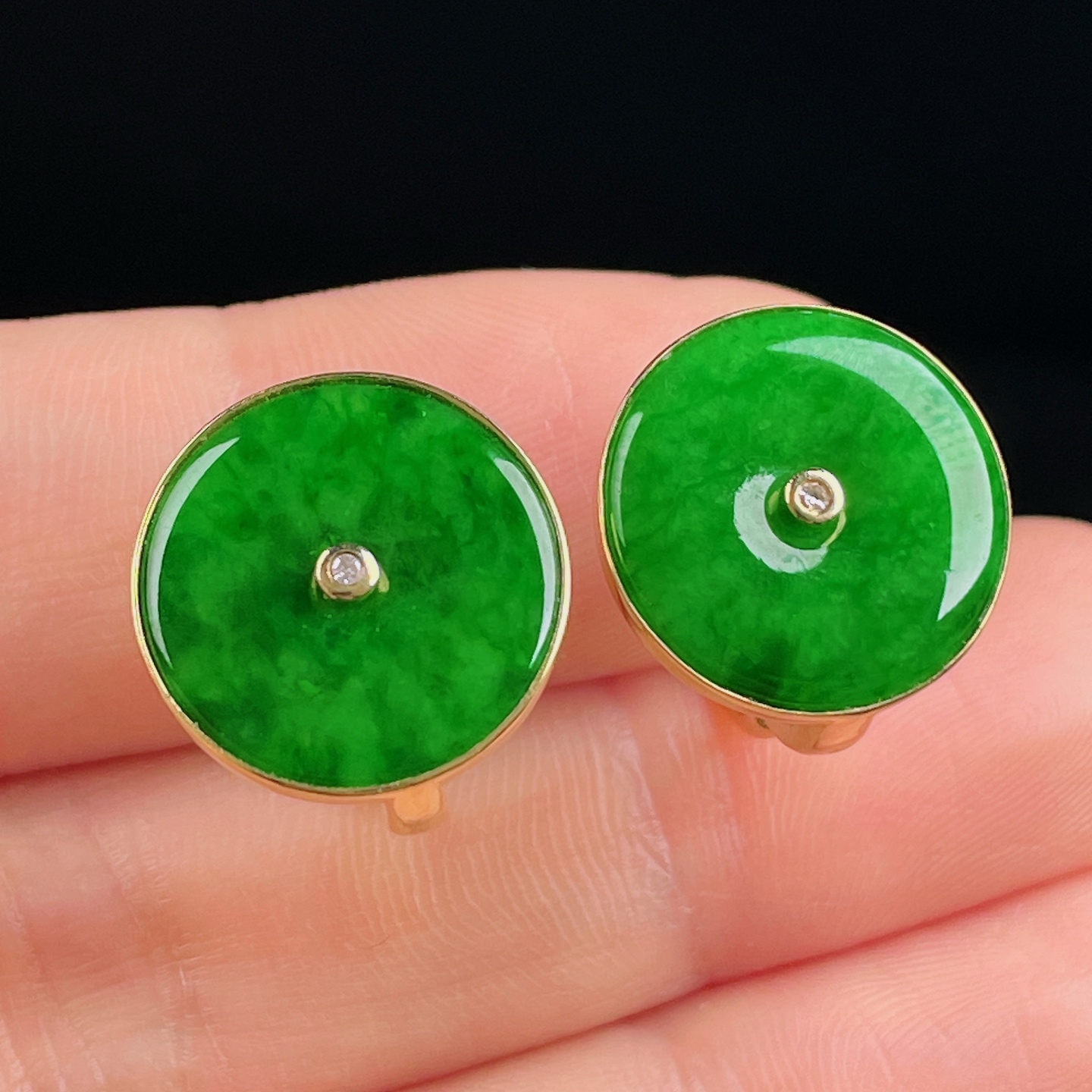 ️辣绿耳包，老种起光，细底通透，尺寸：裸石14.6/2mm0731