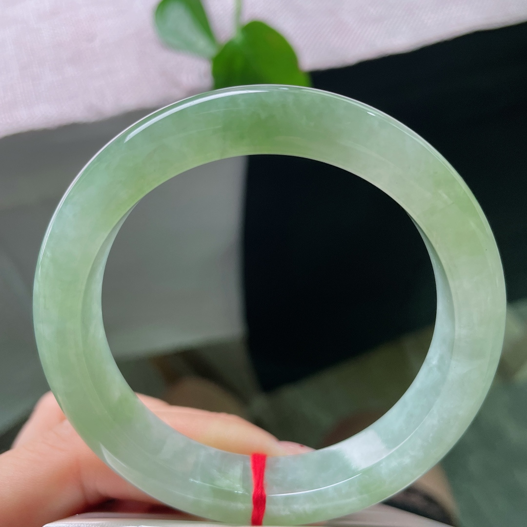 青草绿正圈，冰润细腻，清雅苑苑，无裂，56632a