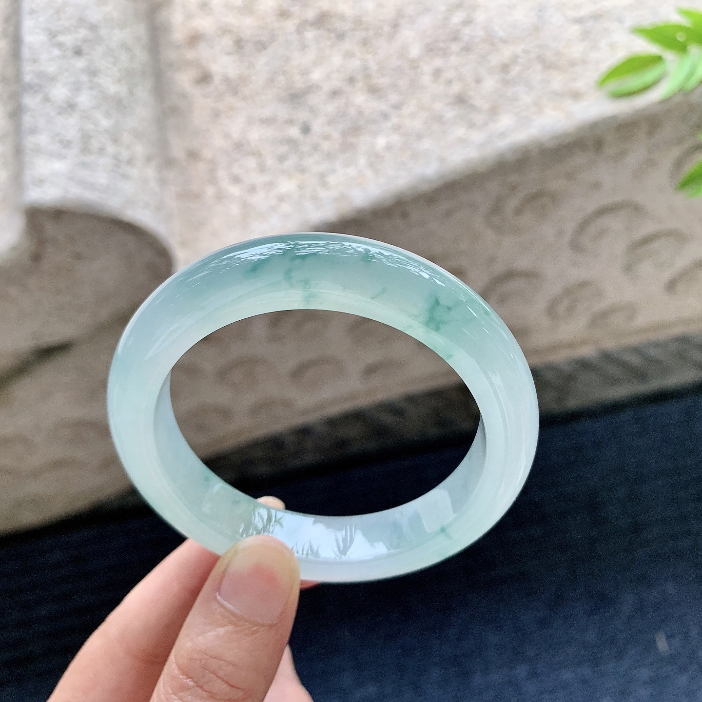 正圈54 55，圈口55.4/12.3/9.2，编码T6080138，冰糯飘花，清透，水润，种老，细腻，无裂。