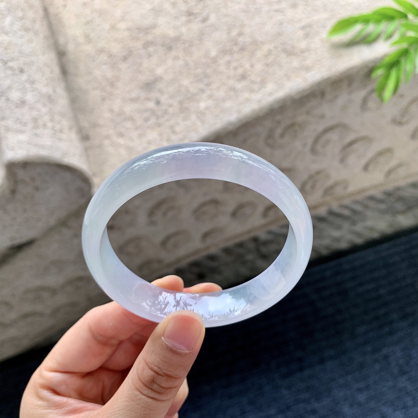 正圈57 58，圈口58/13.7/6.3，编码A1071784，描述冰糯，水润，种老，细腻，无裂。