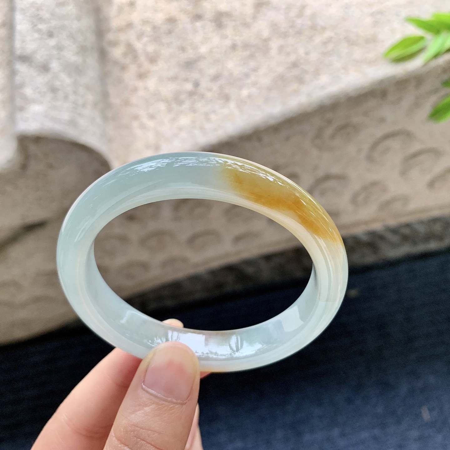 糯冰飘黄翡，水润，种老，细腻，有纹线