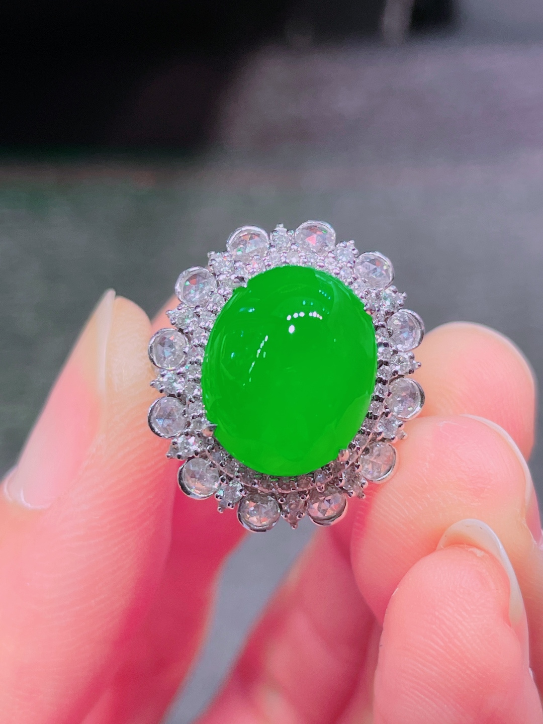 高冰绿蛋面戒指 晶莹剔透，新颖时尚，品相，13-10.5-7
