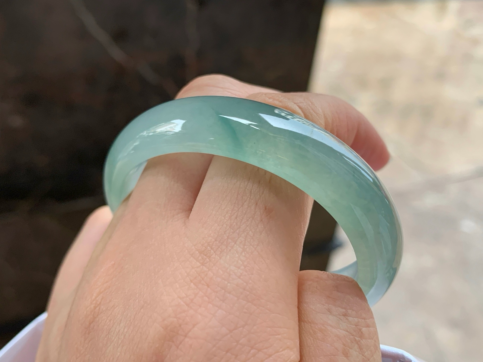 52.6-13.2-6.5
冰蓝贵妃手镯^_^冰透 水润 正圈50可以带