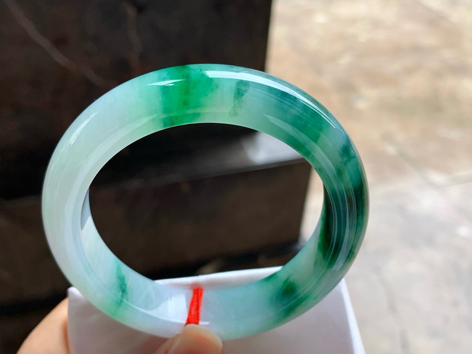 55.3-13.2-9.3
浓绿色手镯^_^鲜艳 细腻