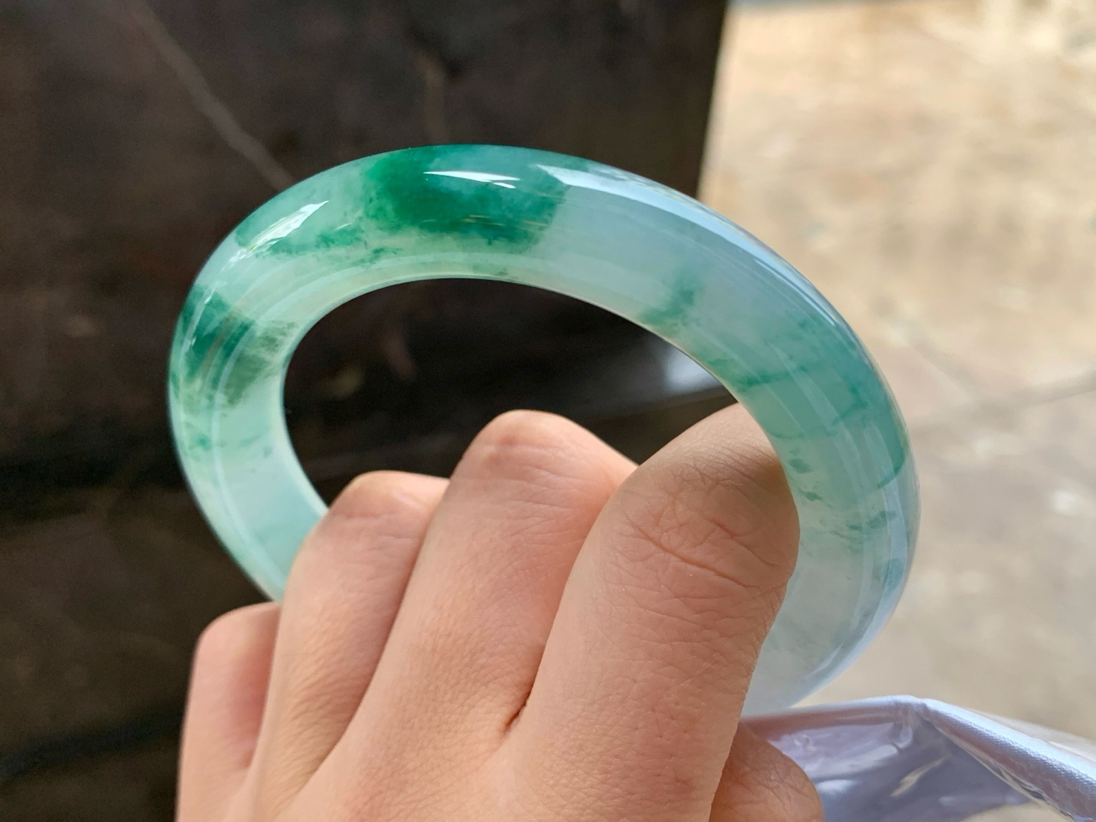 55.5-11.9
飘花圆条手镯^_^鲜艳