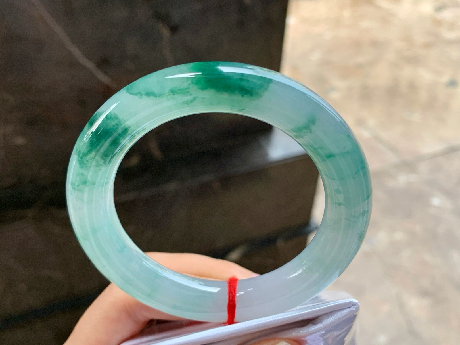 55.5-11.9
飘花圆条手镯^_^鲜艳