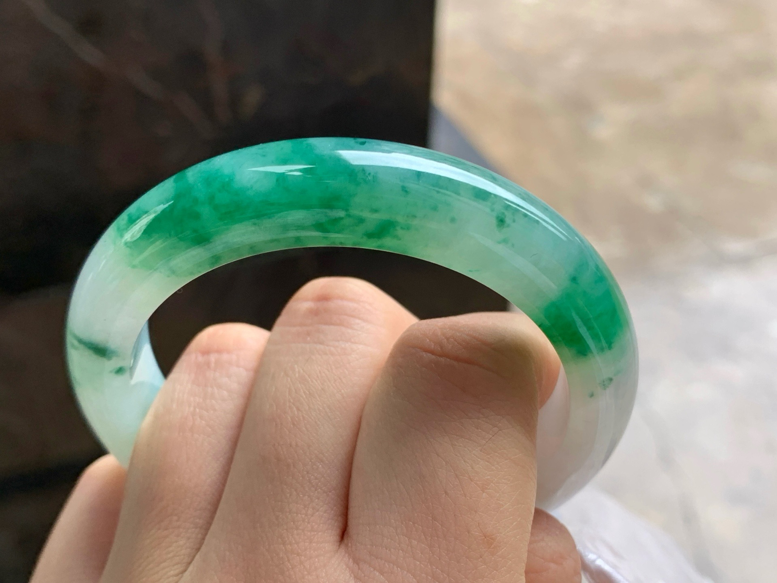 55.5-12.5-8.8
绿花手镯^_^鲜艳 细腻