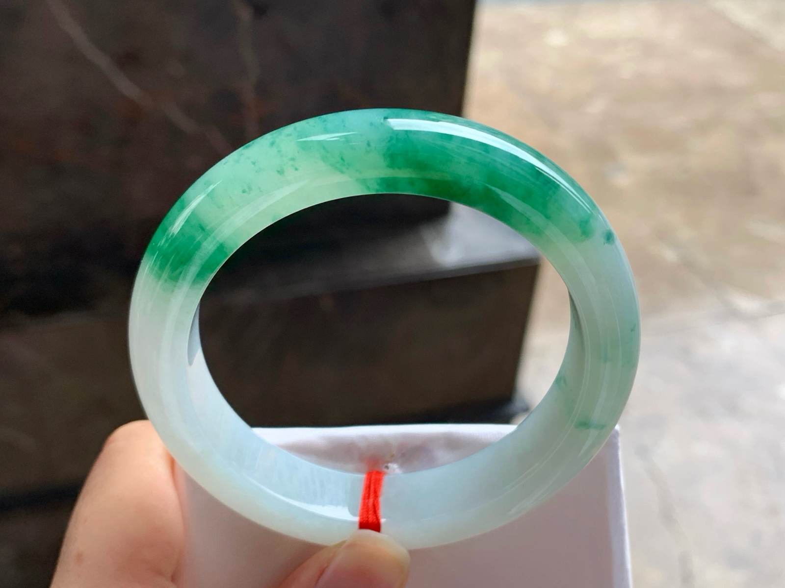 55.5-12.5-8.8
绿花手镯^_^鲜艳 细腻