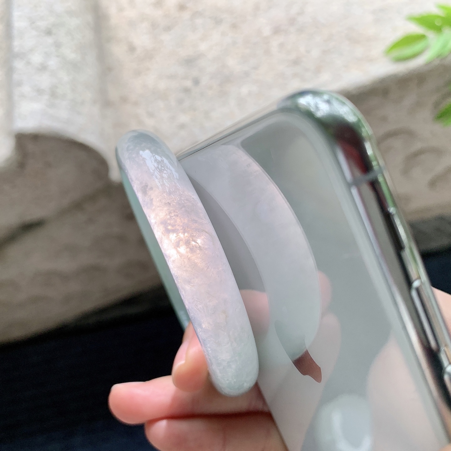 正圈56 57，圈口57.4/11.7/9.1，编码DJ080121，冰糯飘绿，水润，种老，细腻，打灯有絮线