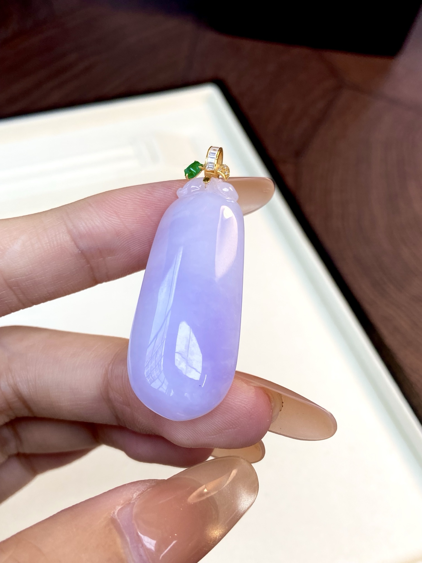 冰紫福瓜吊坠，清韵贵气，瓜型饱满丰腴，呱呱来财，自留或送长辈都超合适：47.4，裸石：40.8-17.3-11.3mm，无裂。