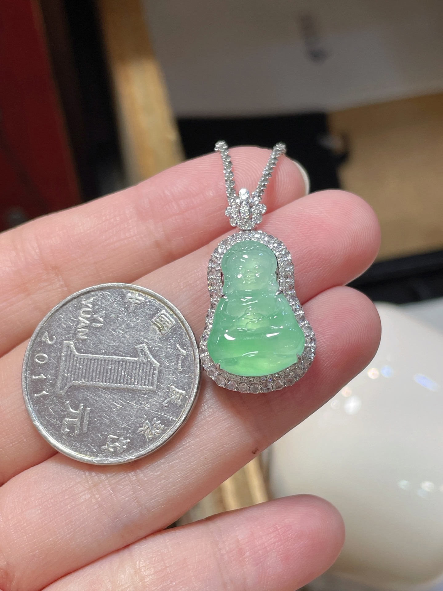 ️翡翠宝宝佛挂件，大肚能容，笑脸迎迎，冰冰润润的无裂，18k镶嵌，28.1-15.5-9.9