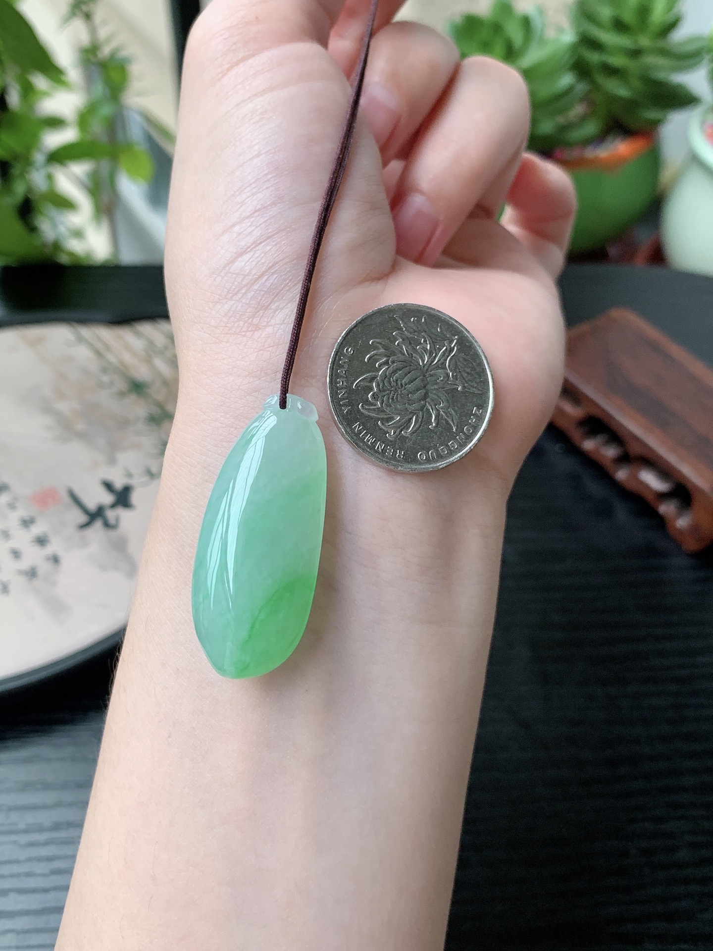 老坑冰种胶感飘阳绿福瓜吊坠,裸石尺寸:39.2-16.5-10mm