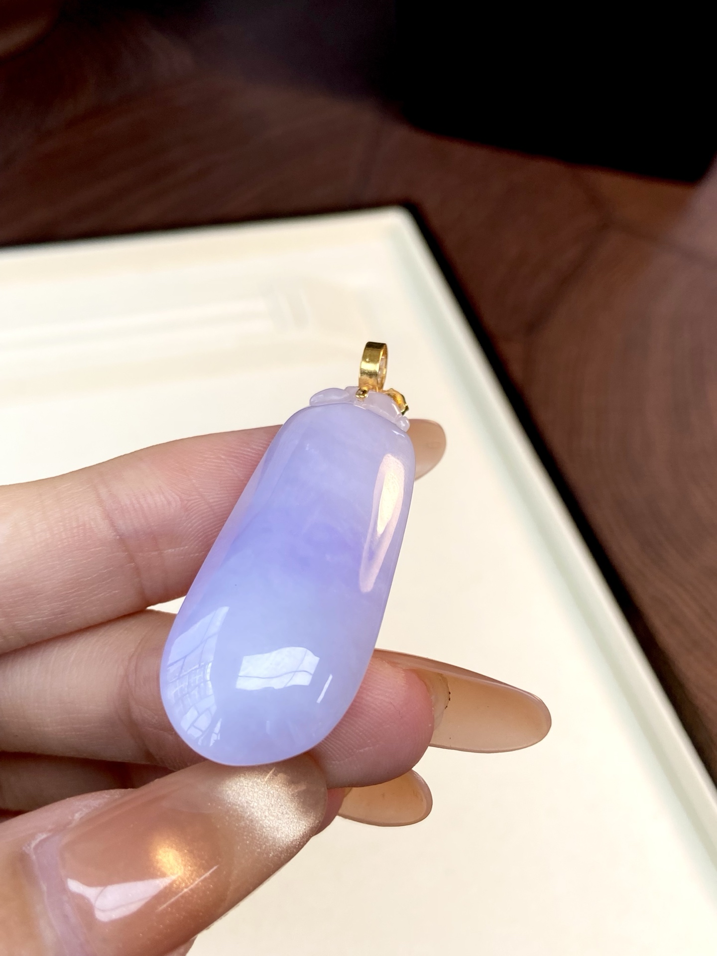 冰紫福瓜吊坠，清韵贵气，瓜型饱满丰腴，呱呱来财，自留或送长辈都超合适：47.4，裸石：40.8-17.3-11.3mm，无裂。