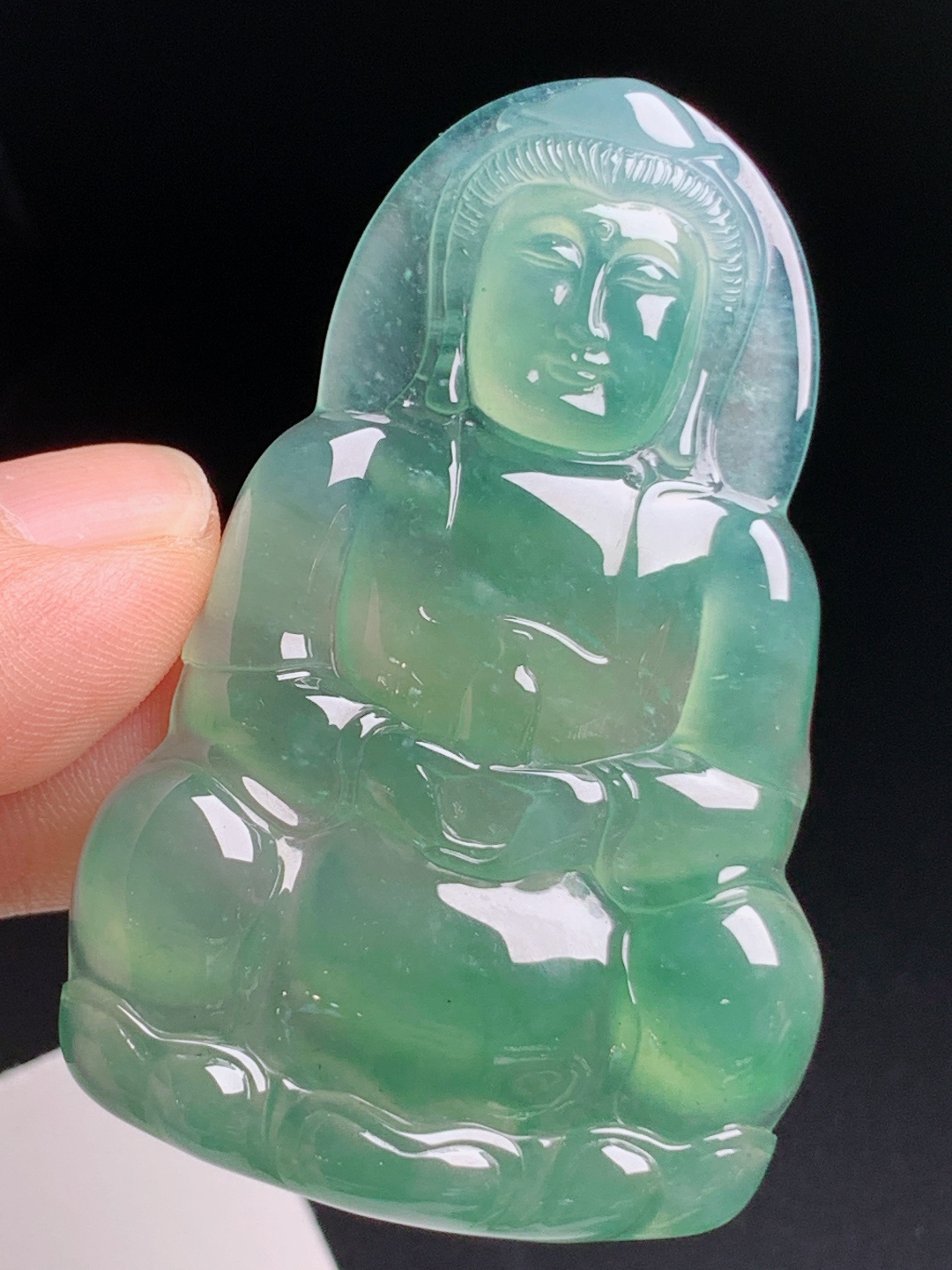 高冰湖水绿观音，种水通透胶感十足，雕工端庄肃穆