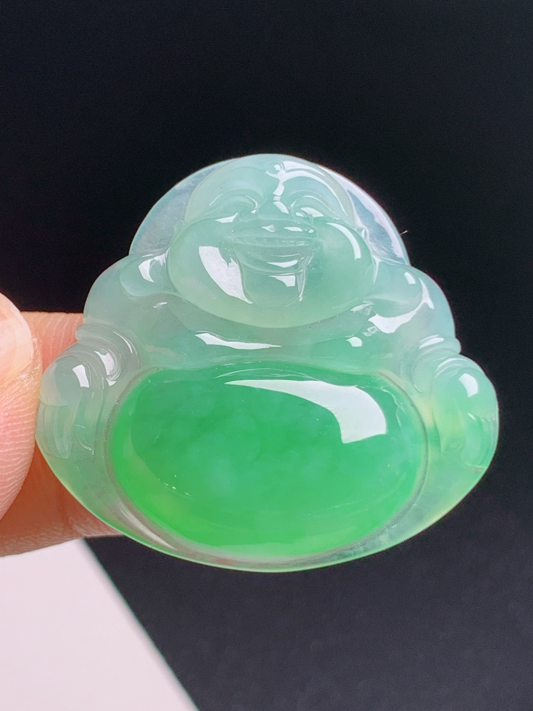 冰种绿佛公，冰润通透翠色明艳，肚圆饱满喜庆祥和，裸石29.7-31.7-6.2，110728