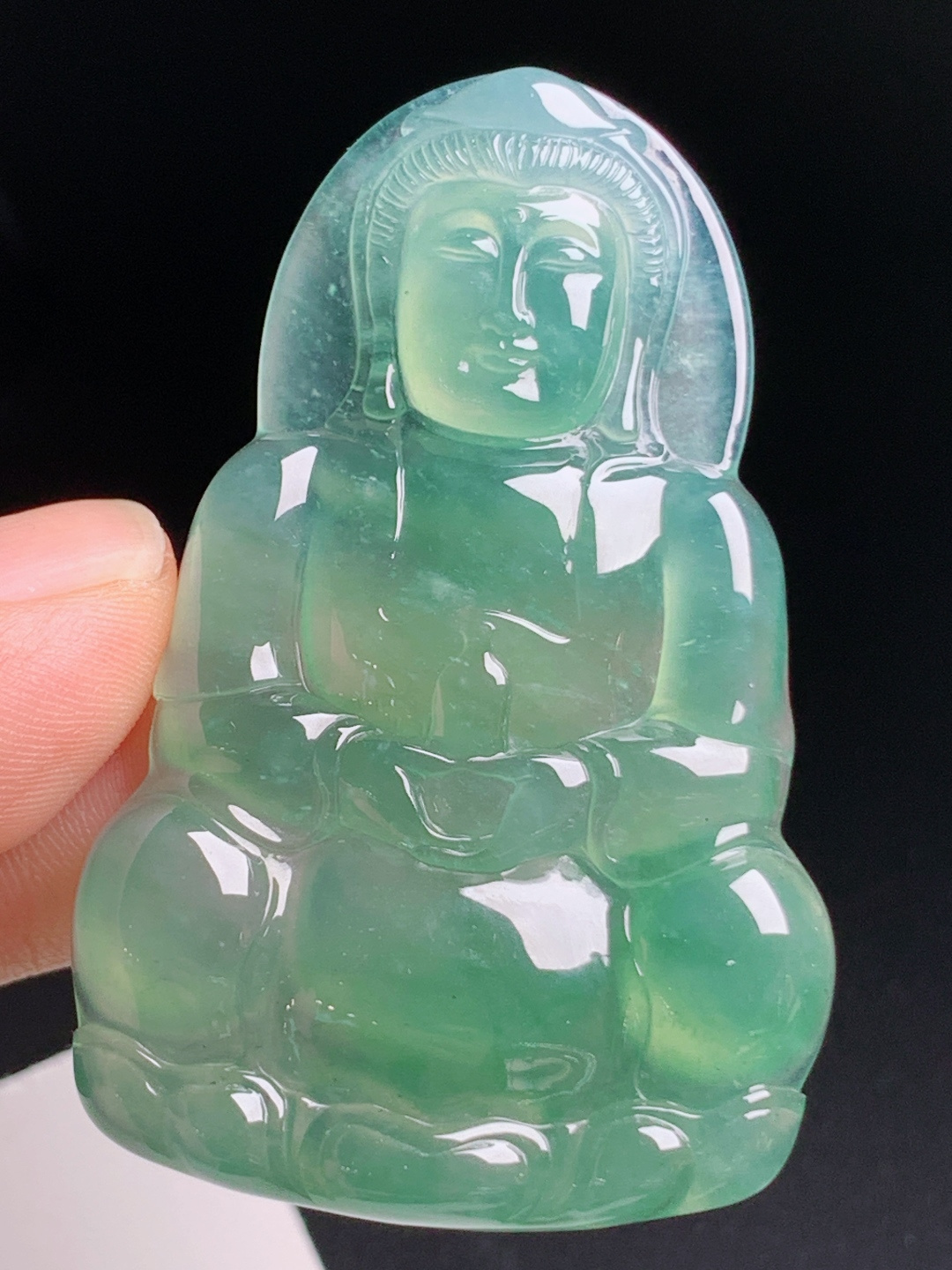 高冰湖水绿观音，种水通透胶感十足，雕工端庄肃穆