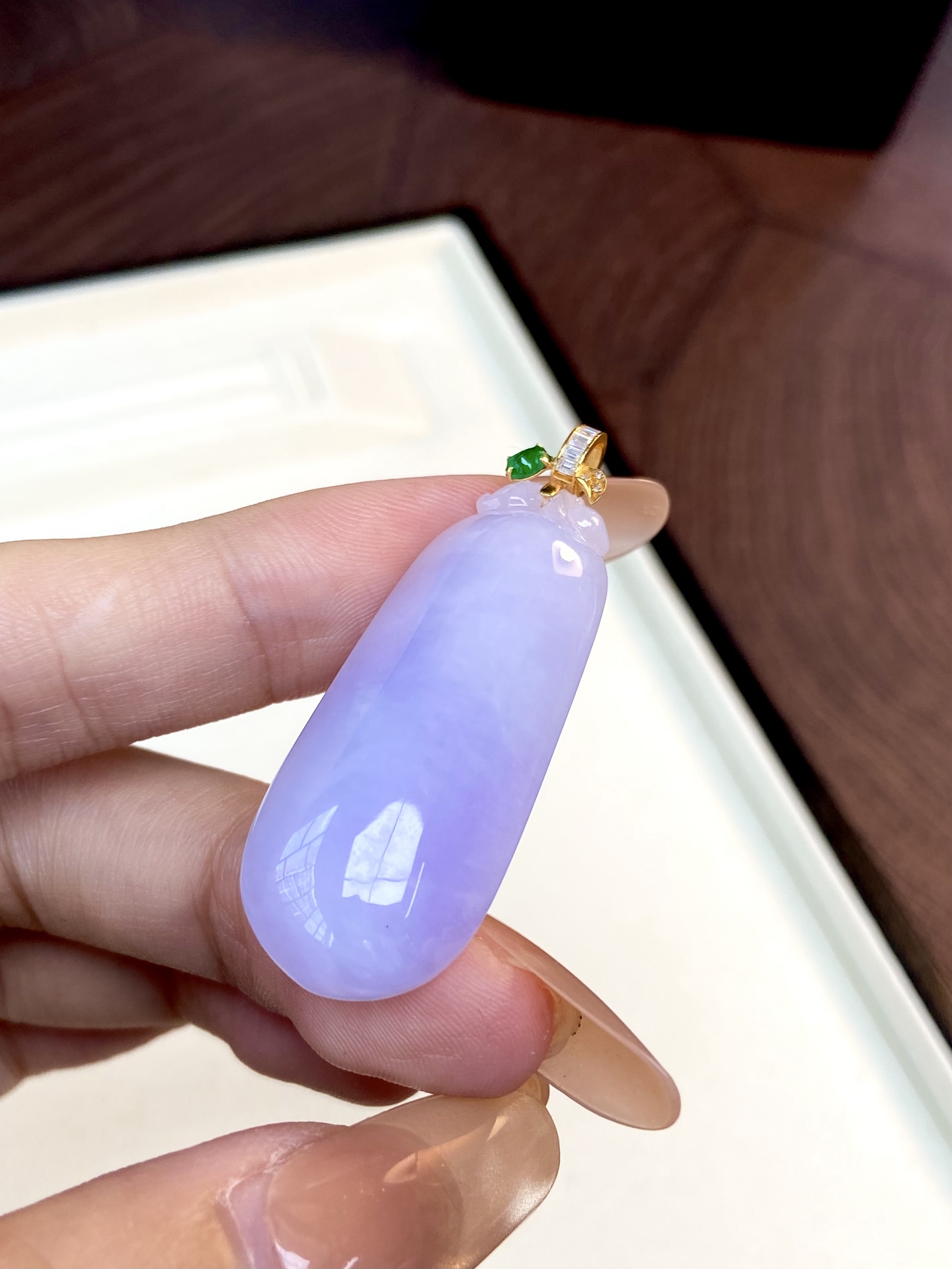 冰紫福瓜吊坠，清韵贵气，瓜型饱满丰腴，呱呱来财，自留或送长辈都超合适：47.4，裸石：40.8-17.3-11.3mm，无裂。
